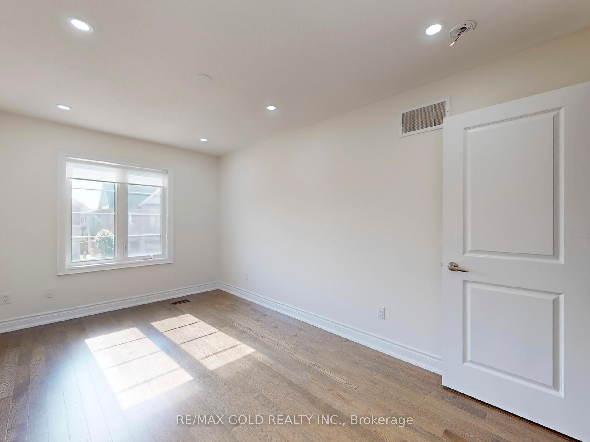 MLS #W12400291 image #37