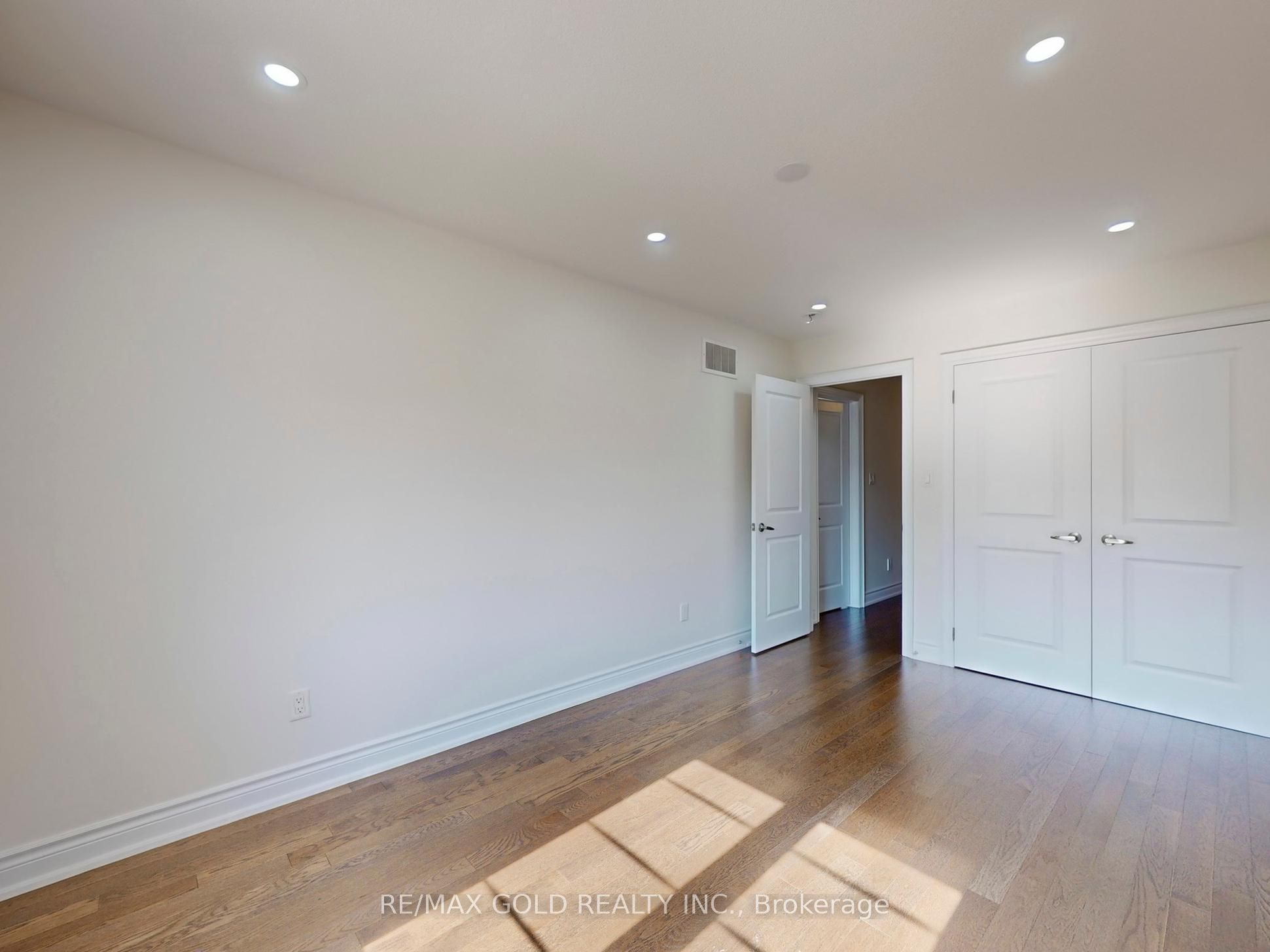 MLS #W12400291 image #38