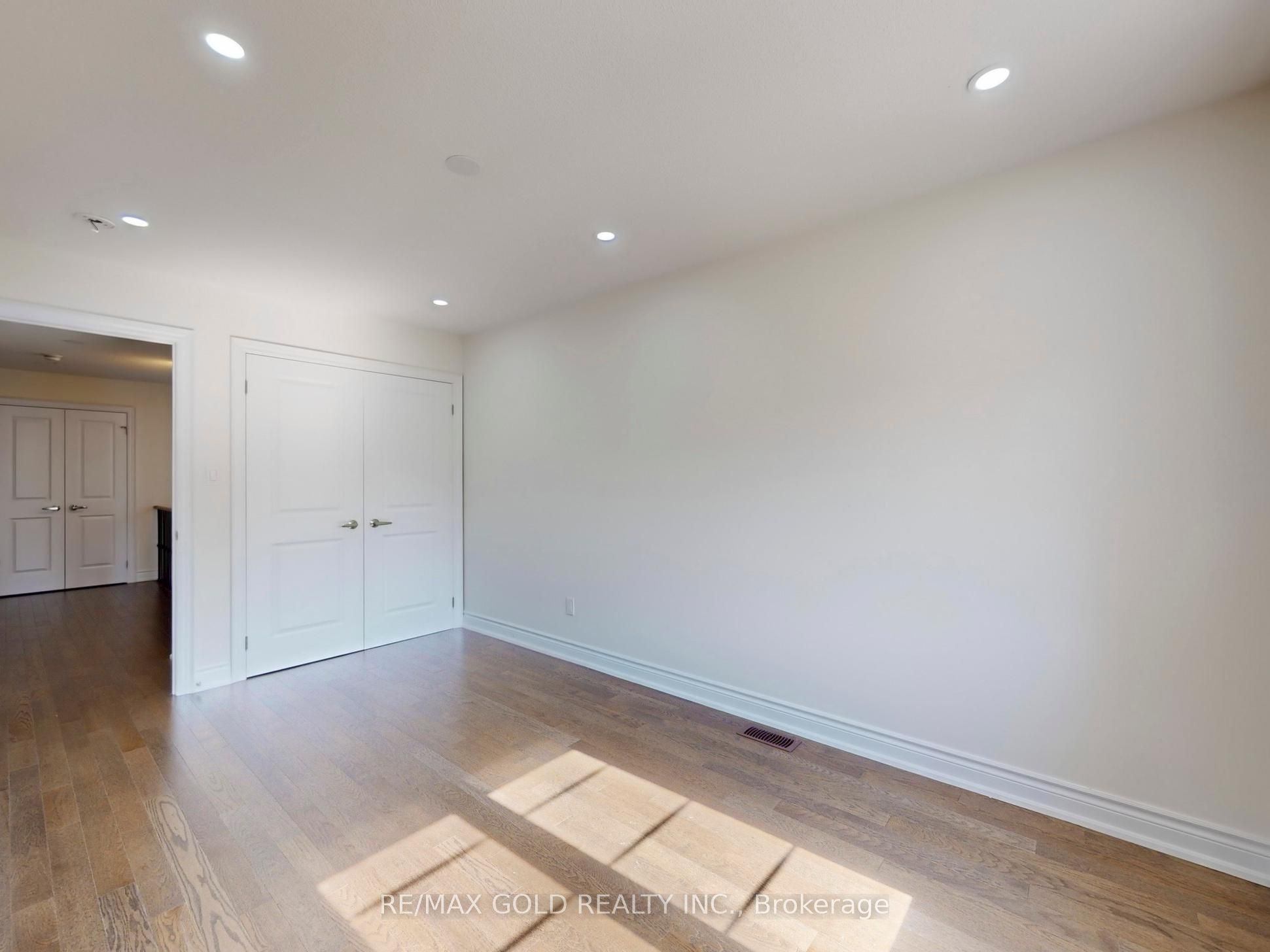 MLS #W12400291 image #39