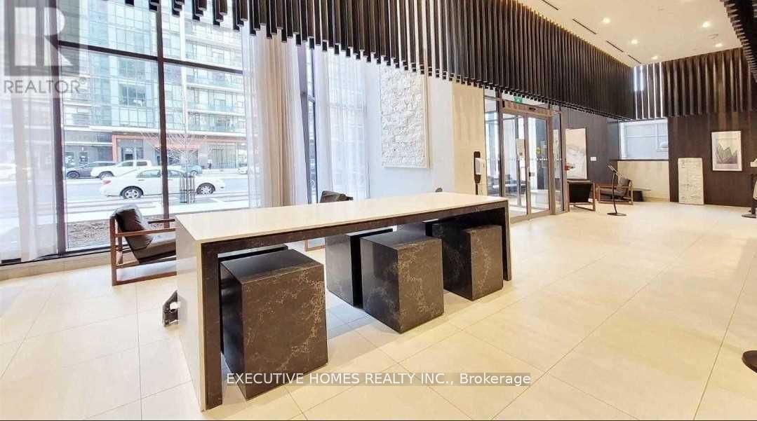 MLS #W12400458 image #1