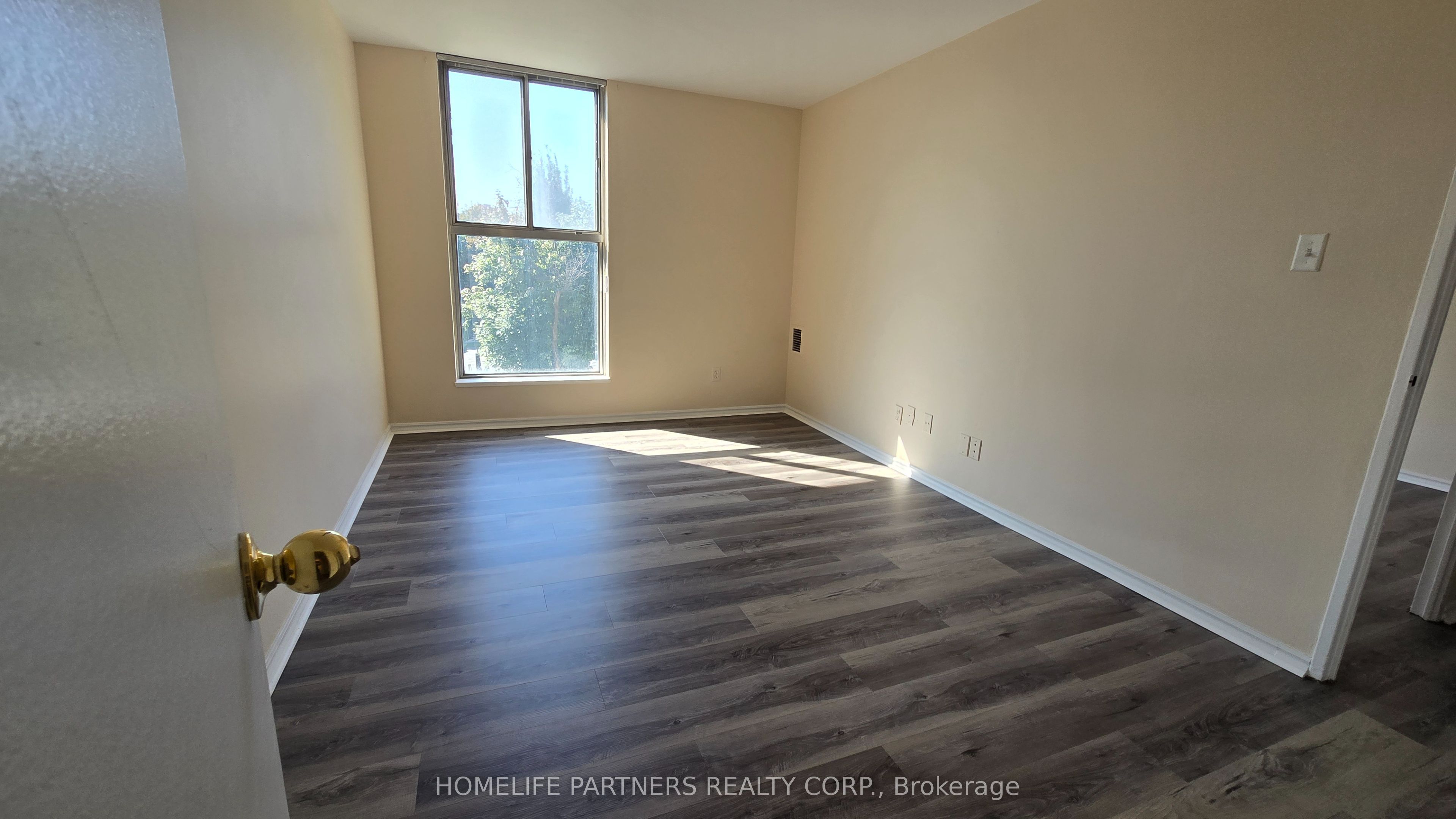 MLS #W12400662 image #10