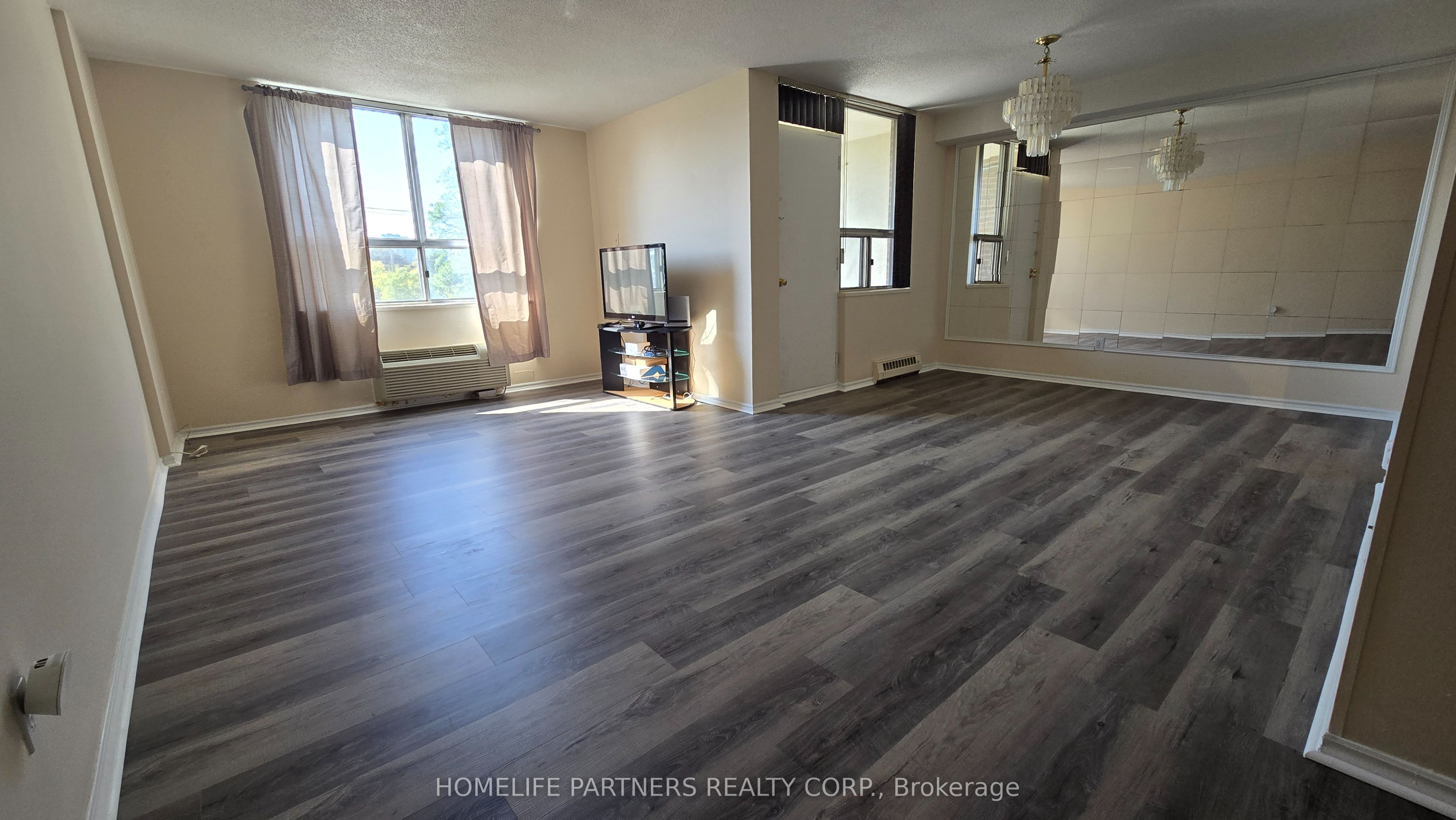 MLS #W12400662 image #5