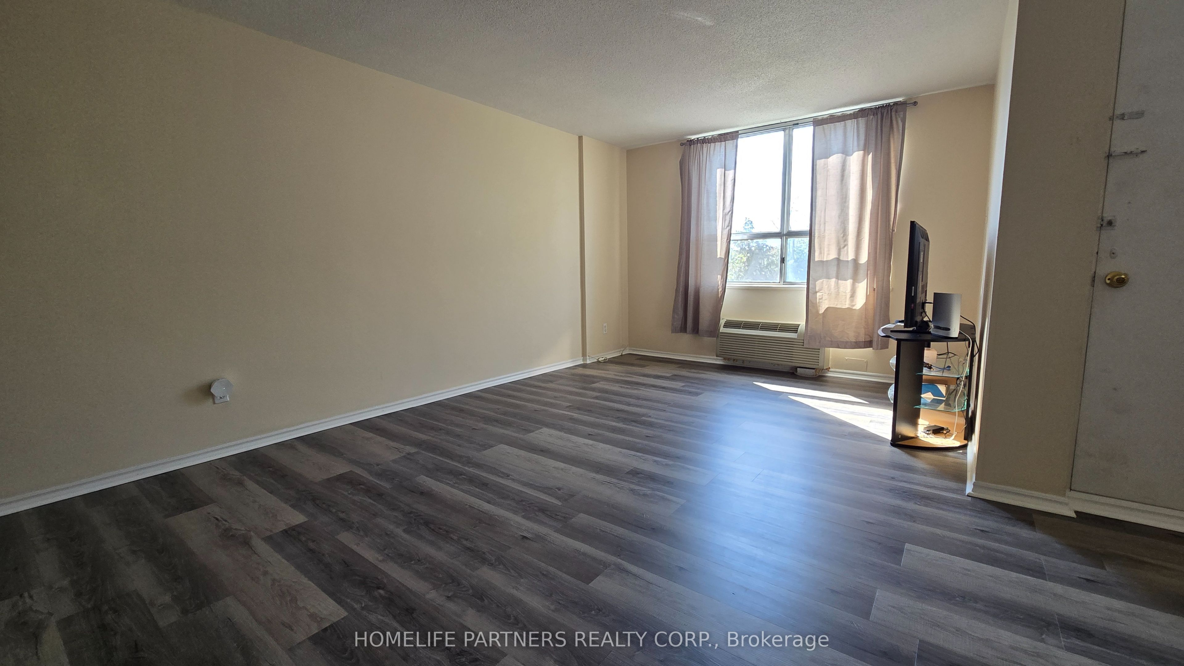 MLS #W12400662 image #6