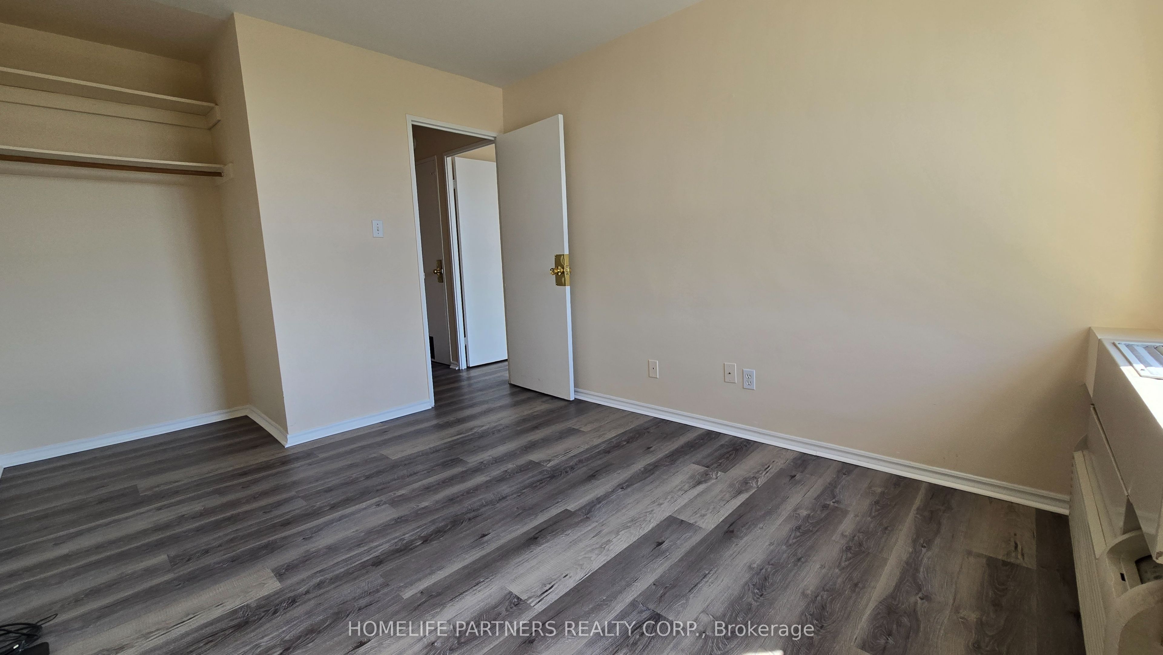 MLS #W12400662 image #8