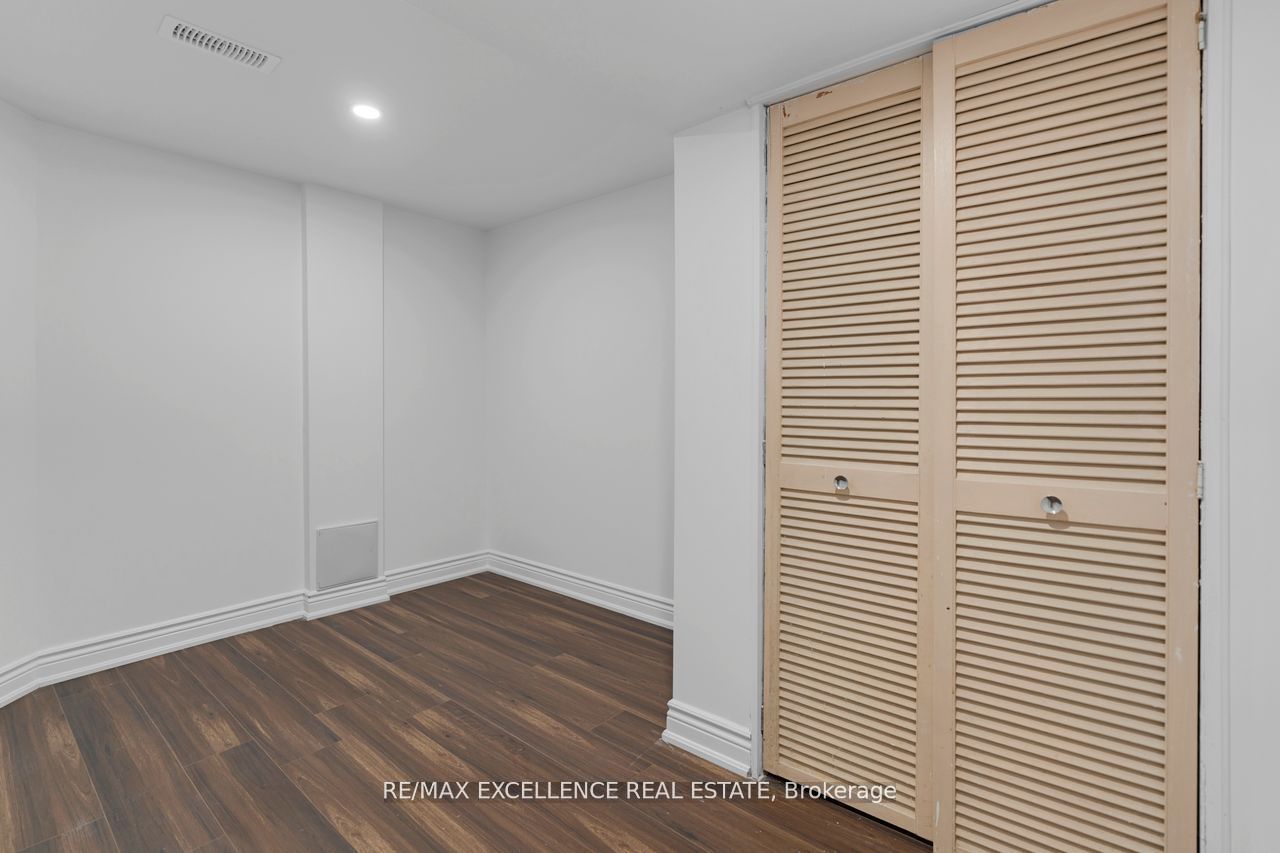 MLS #W12400665 image #21