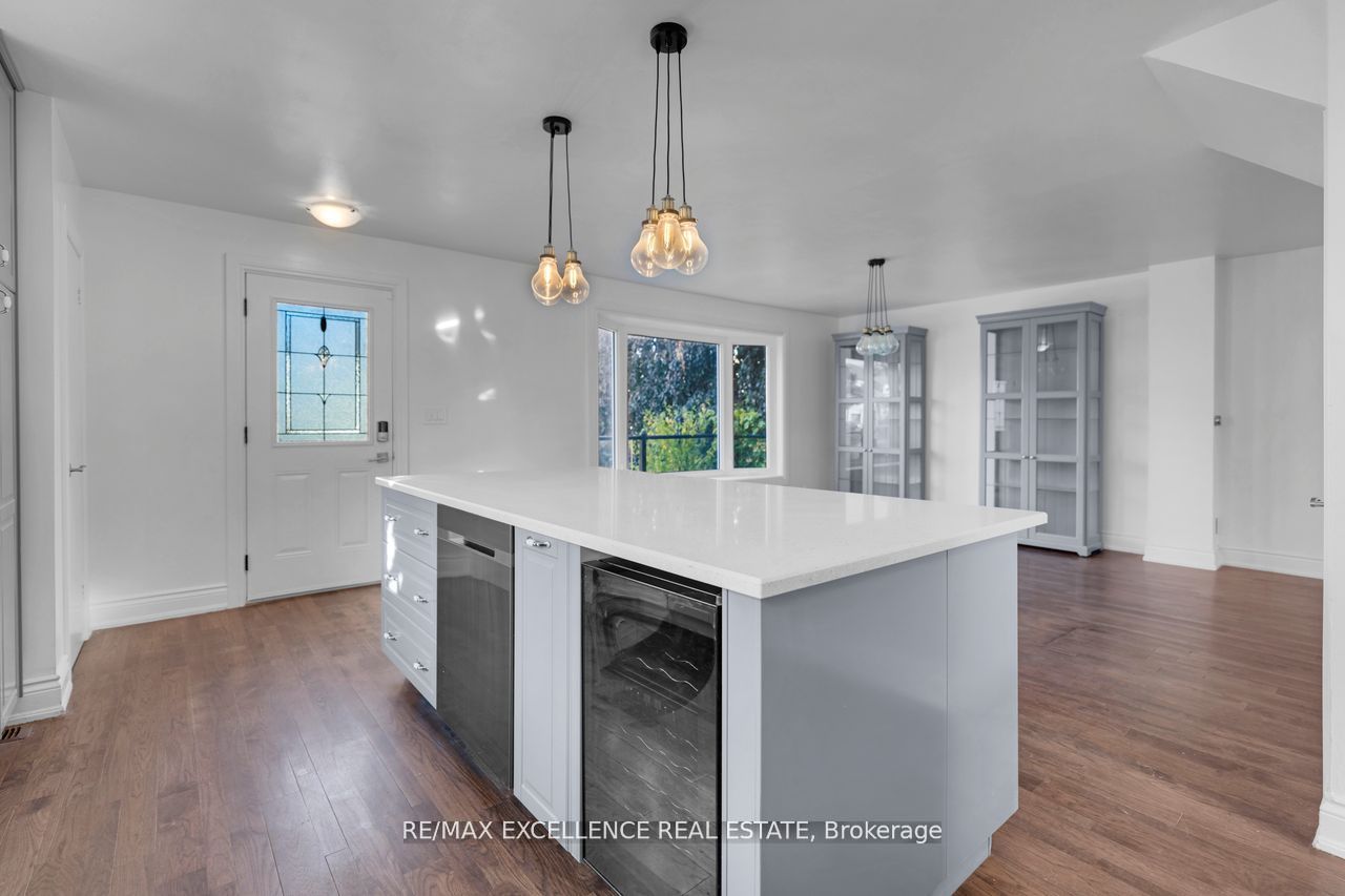 MLS #W12400665 image #9