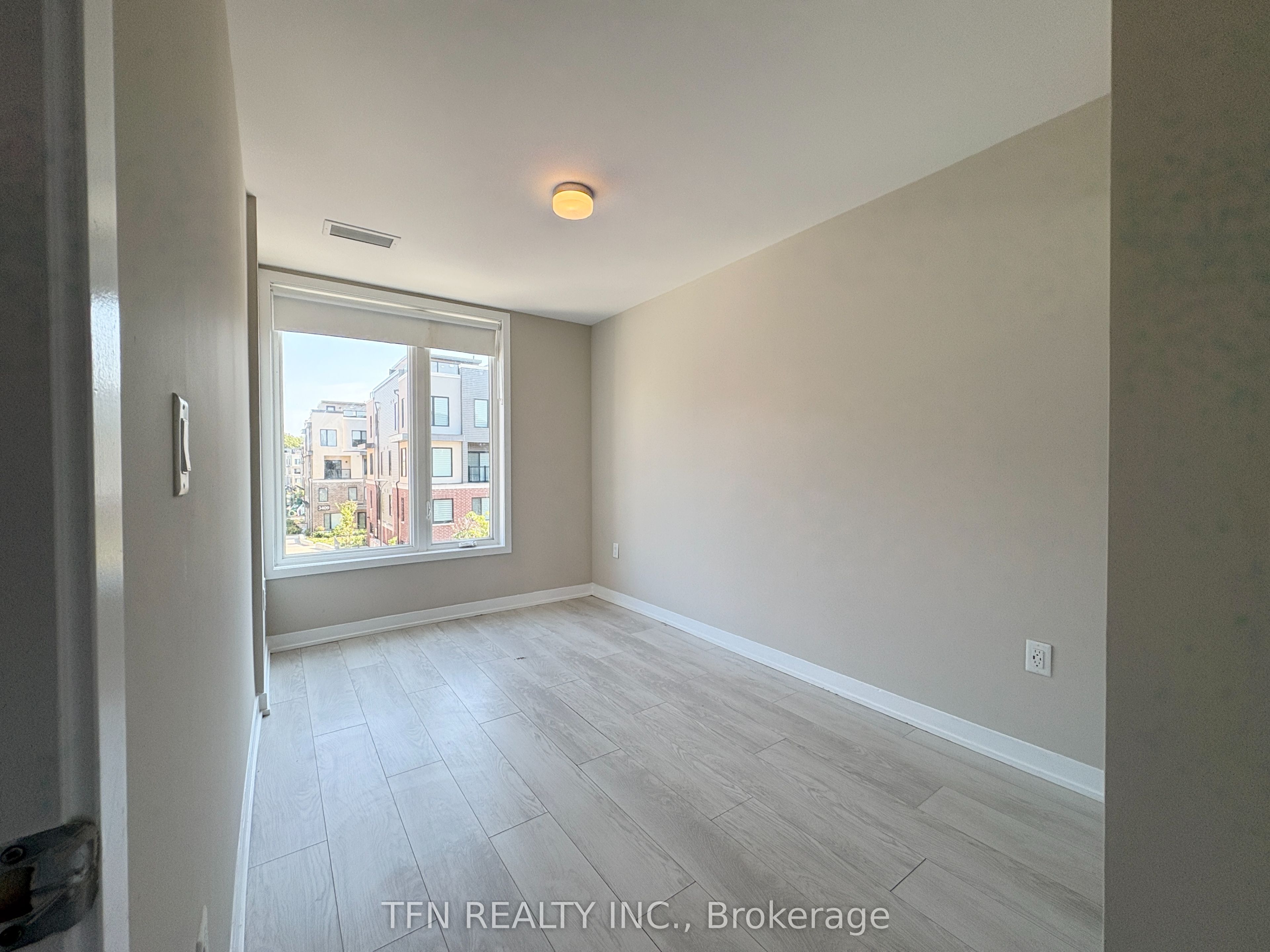 MLS #W12400696 image #16