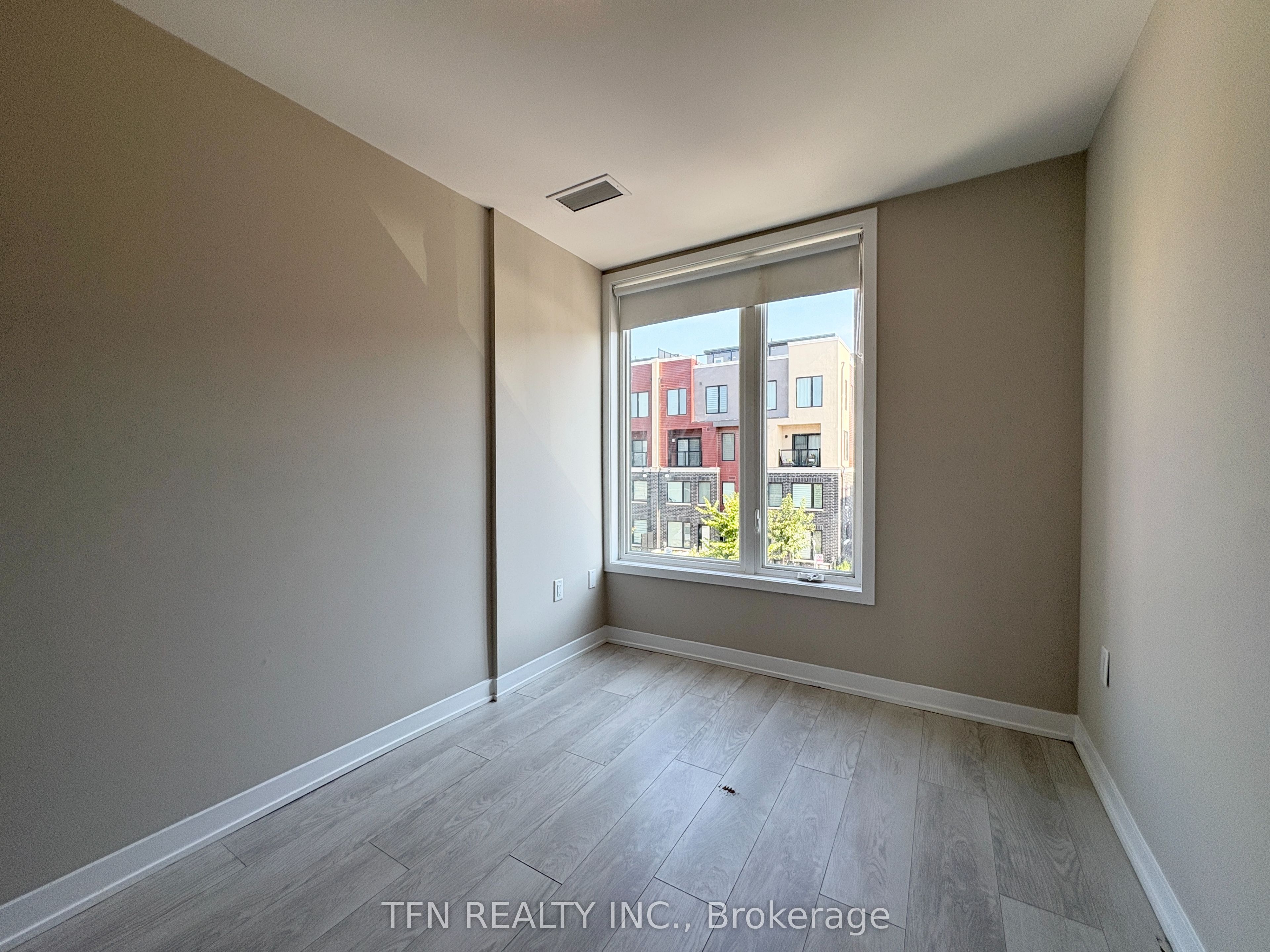 MLS #W12400696 image #18