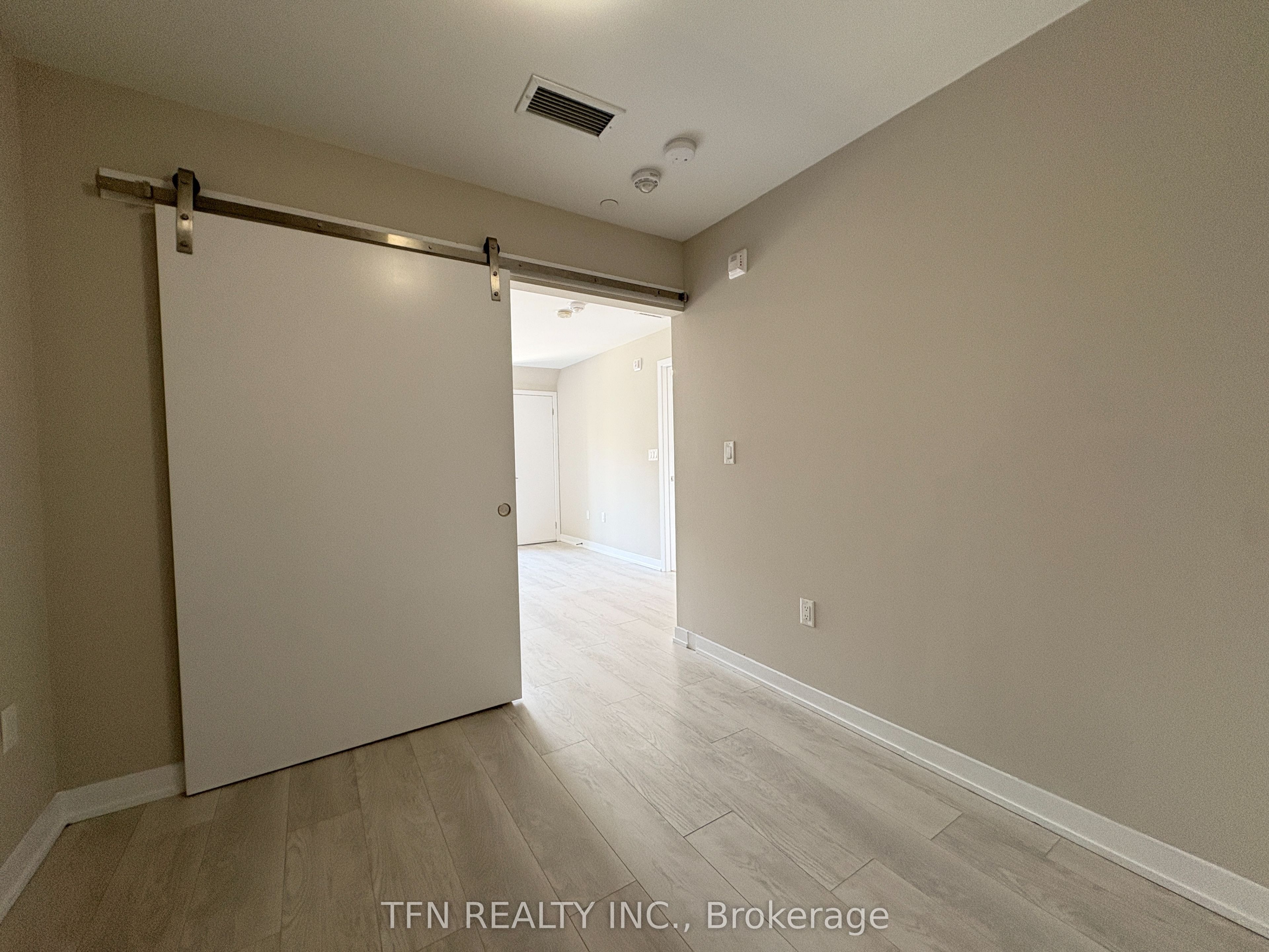 MLS #W12400696 image #25