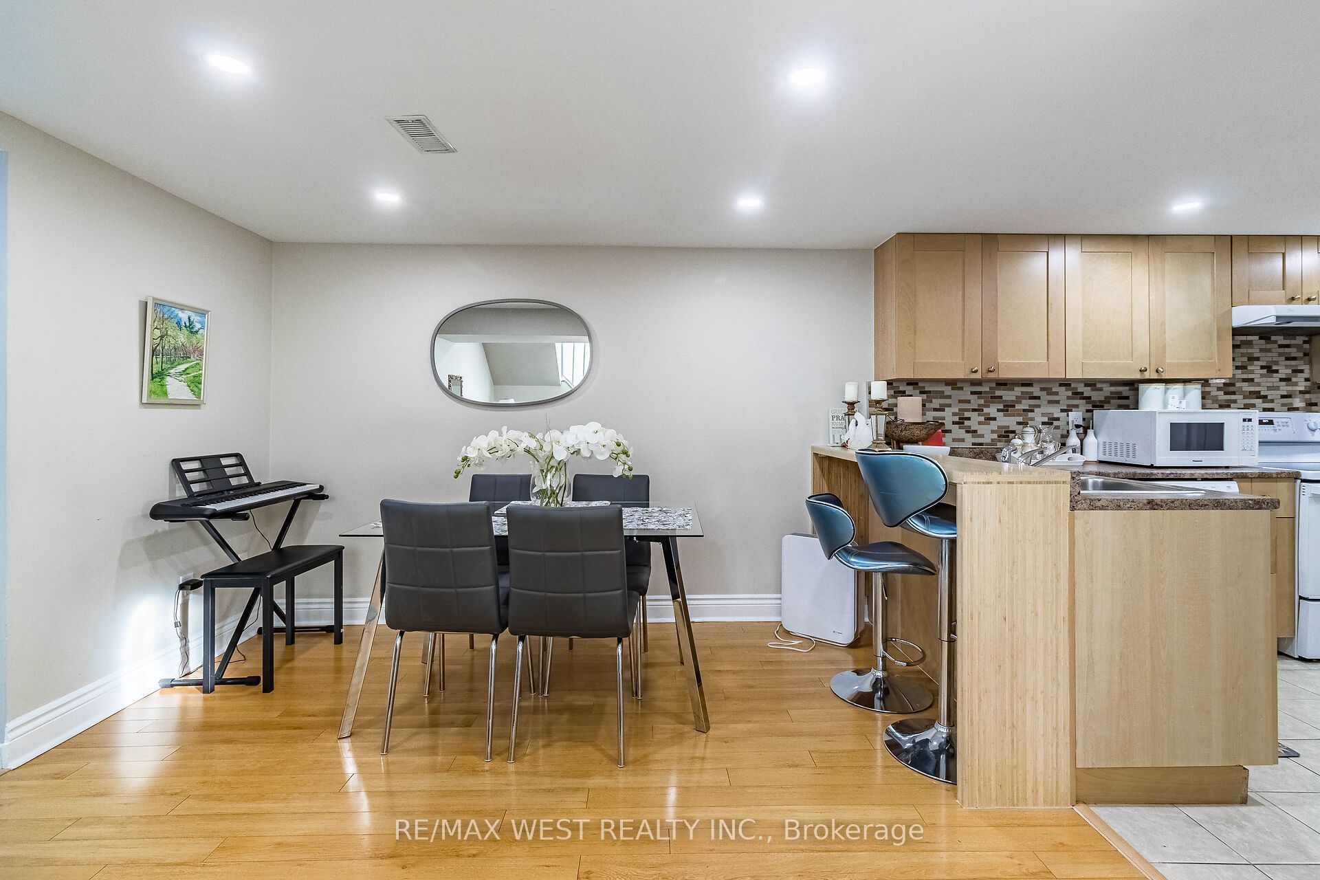 MLS #W12401172 image #8