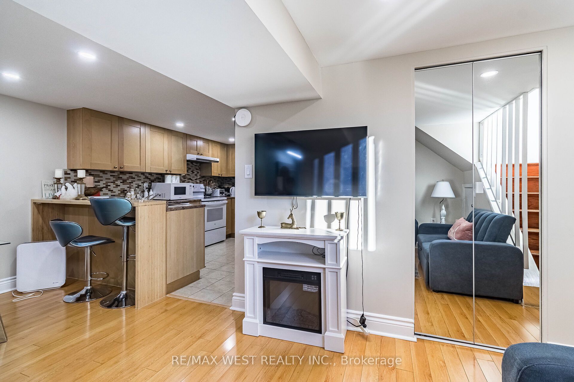 MLS #W12401172 image #9