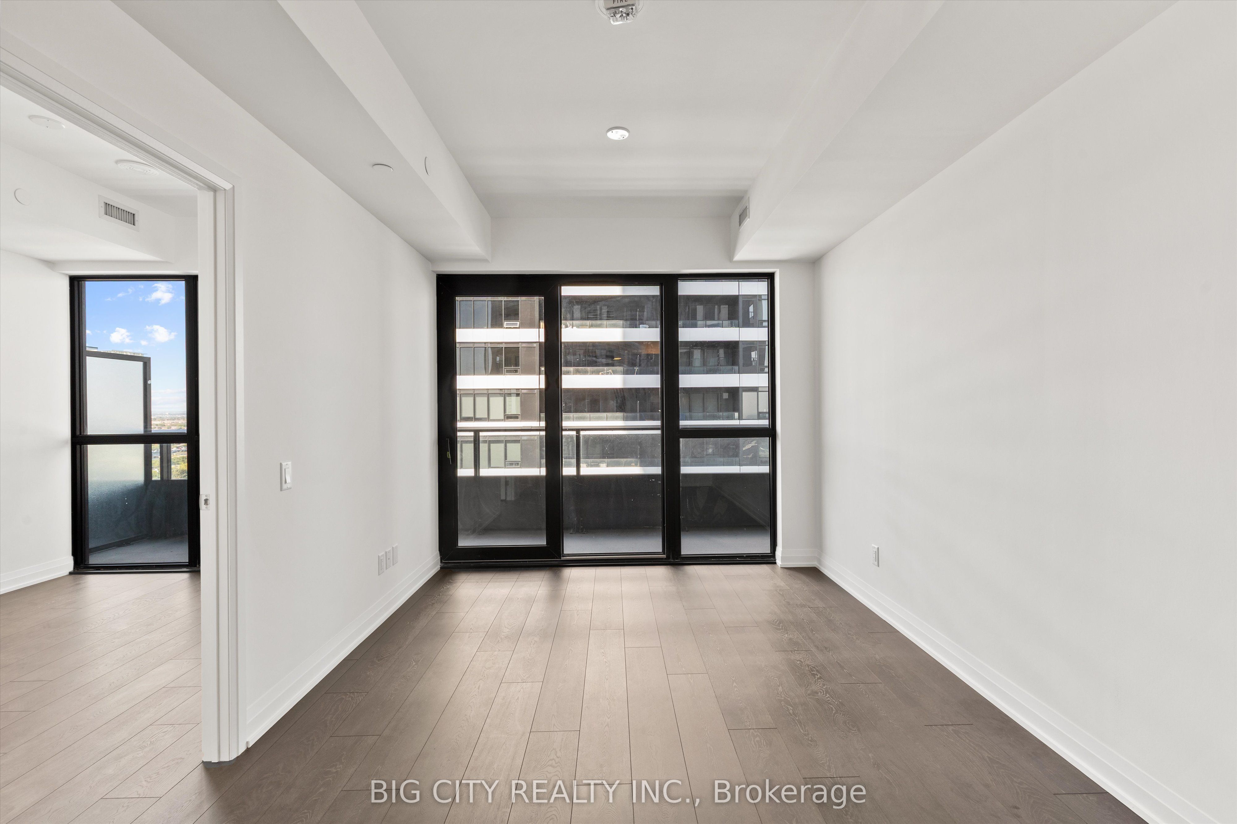 MLS #W12401327 image #11