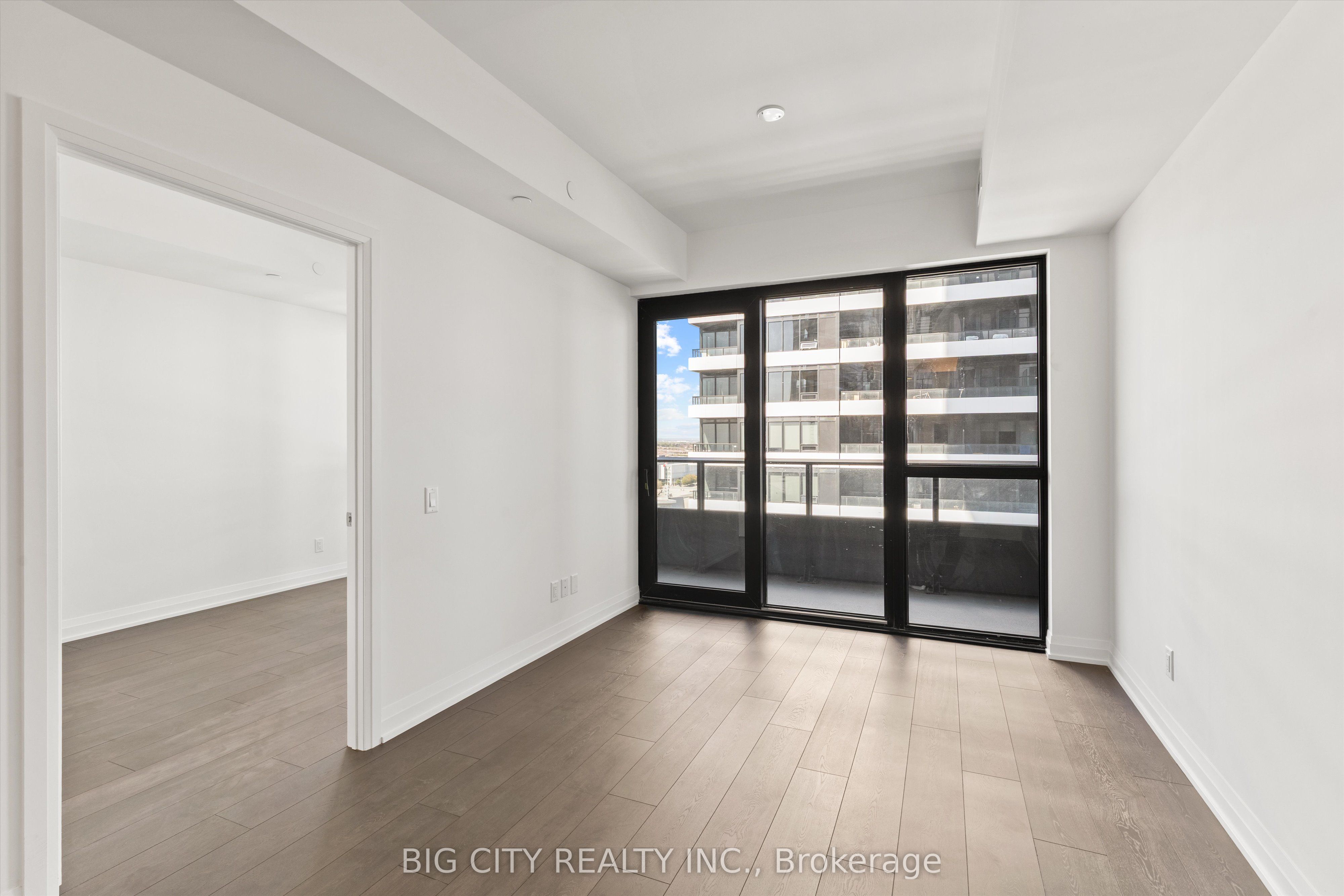 MLS #W12401327 image #13