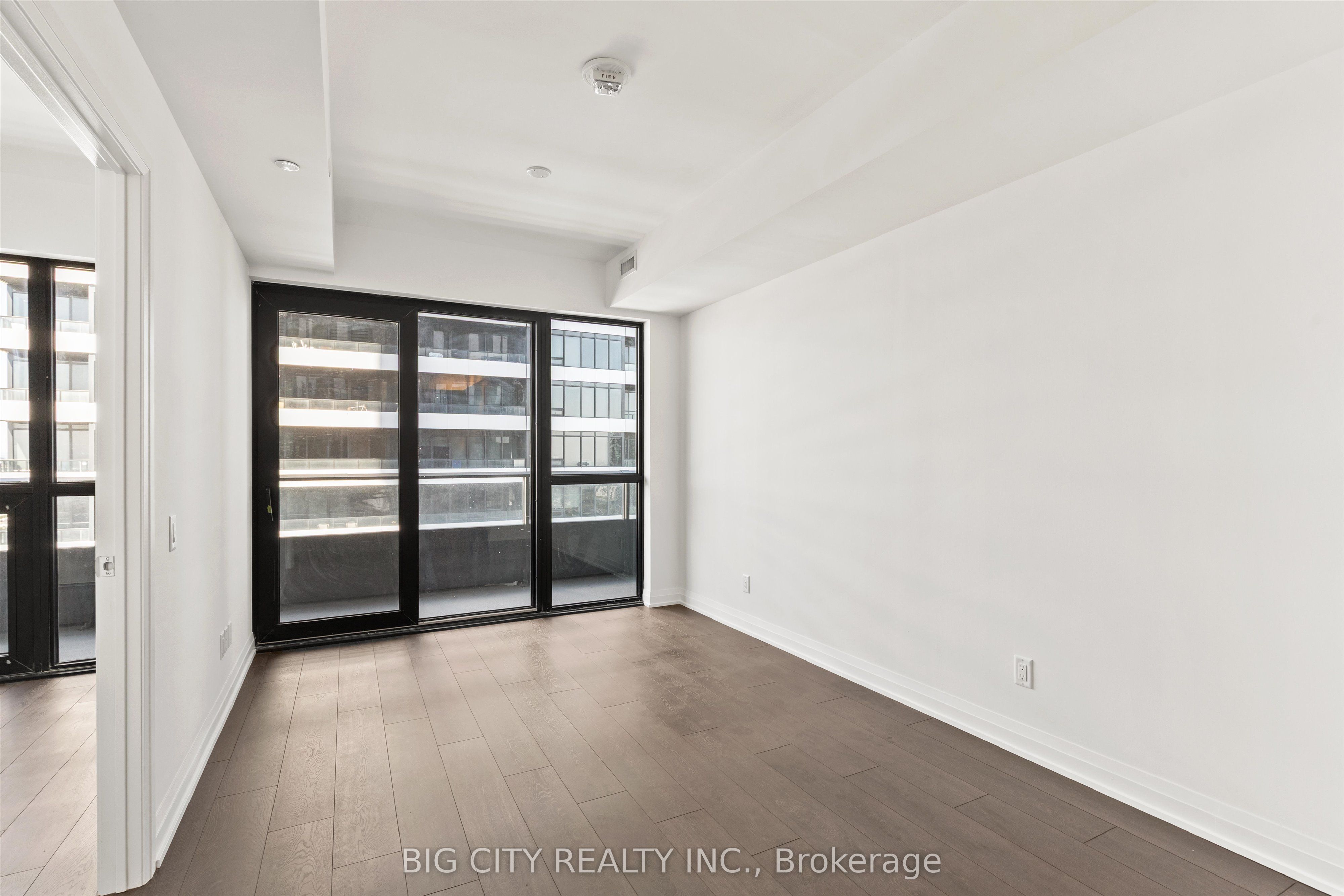 MLS #W12401327 image #14