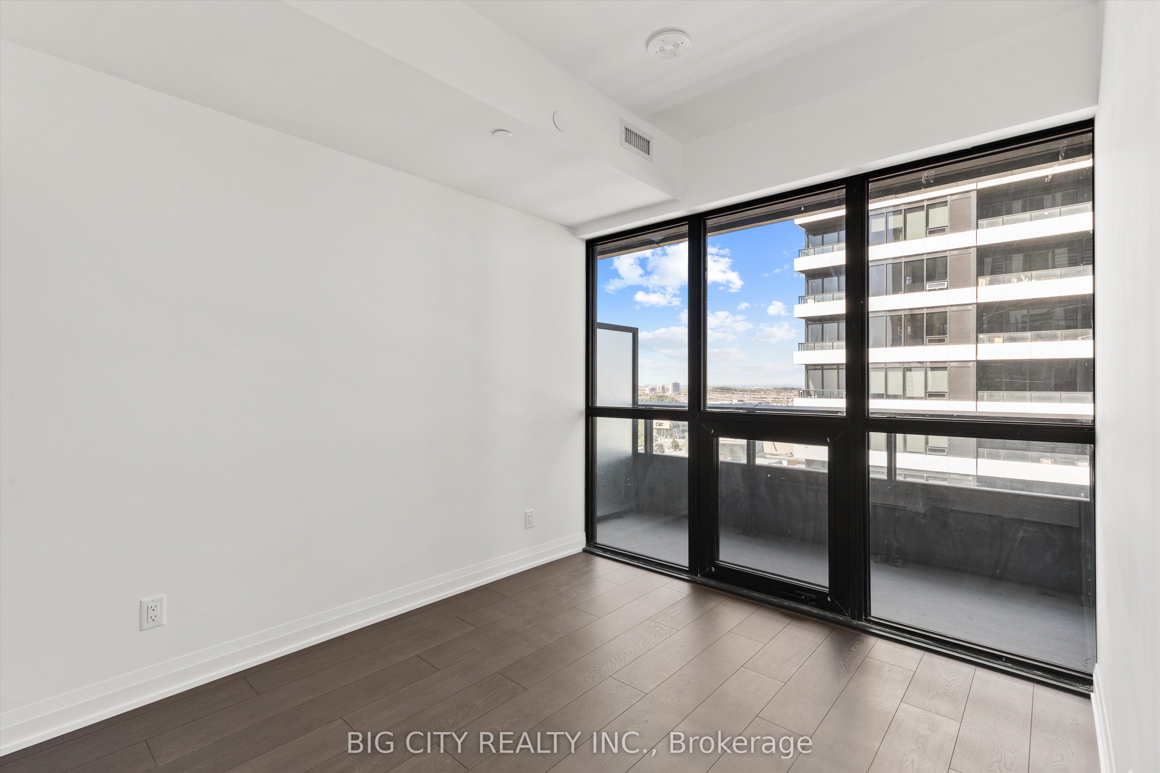 MLS #W12401327 image #15