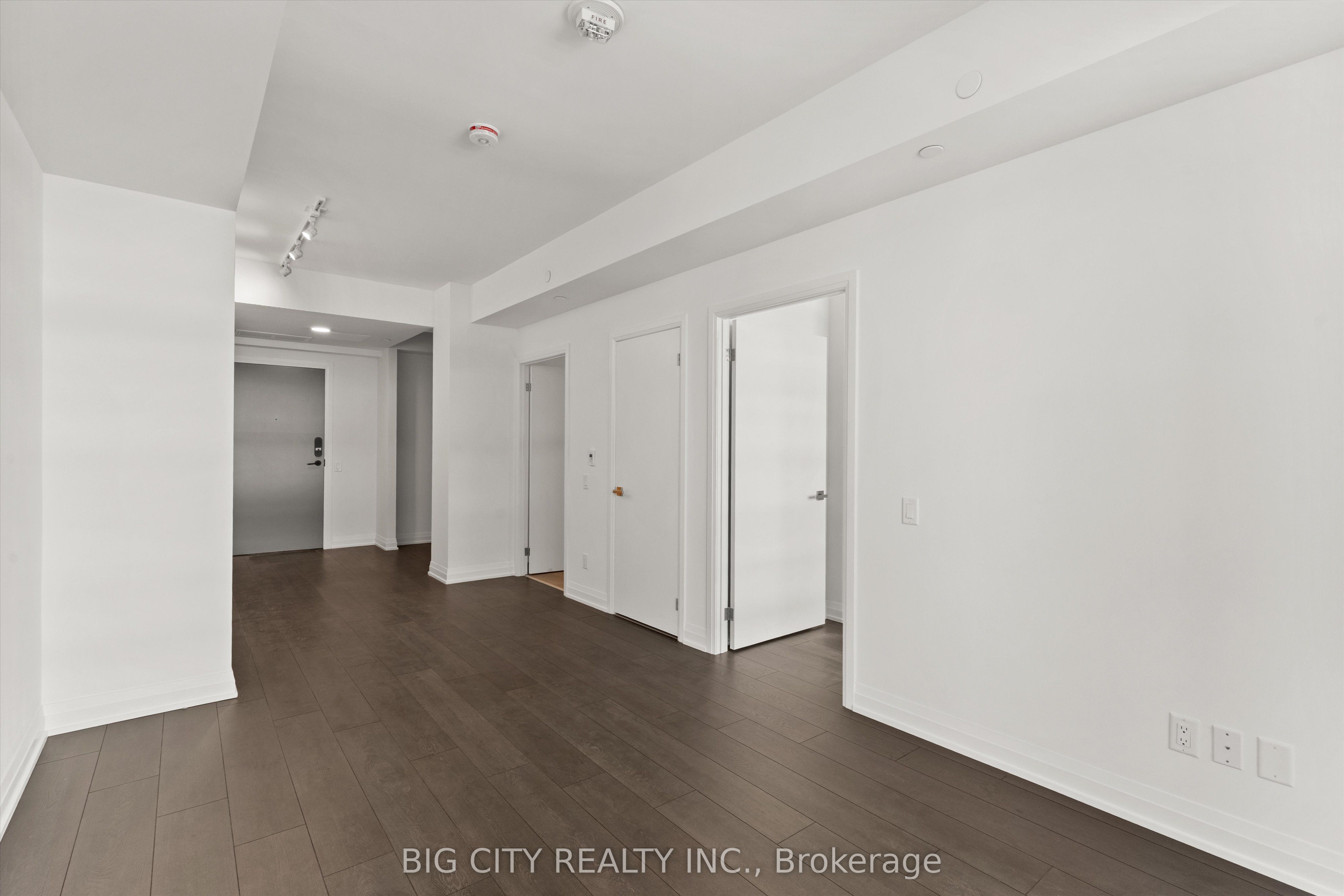 MLS #W12401327 image #9