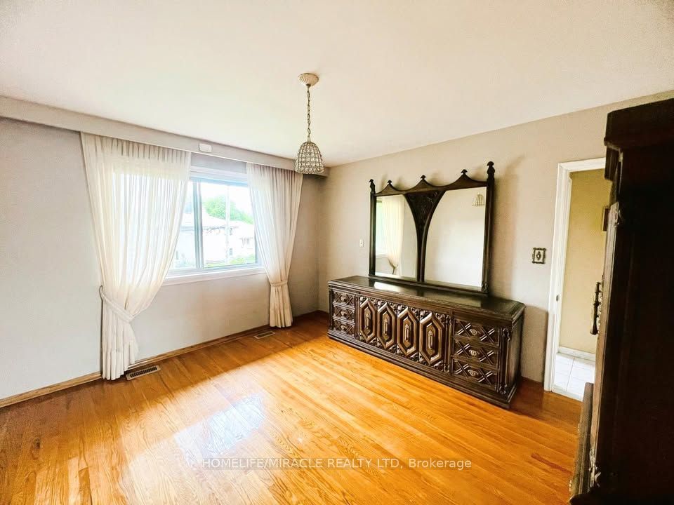 MLS #W12401417 image #11