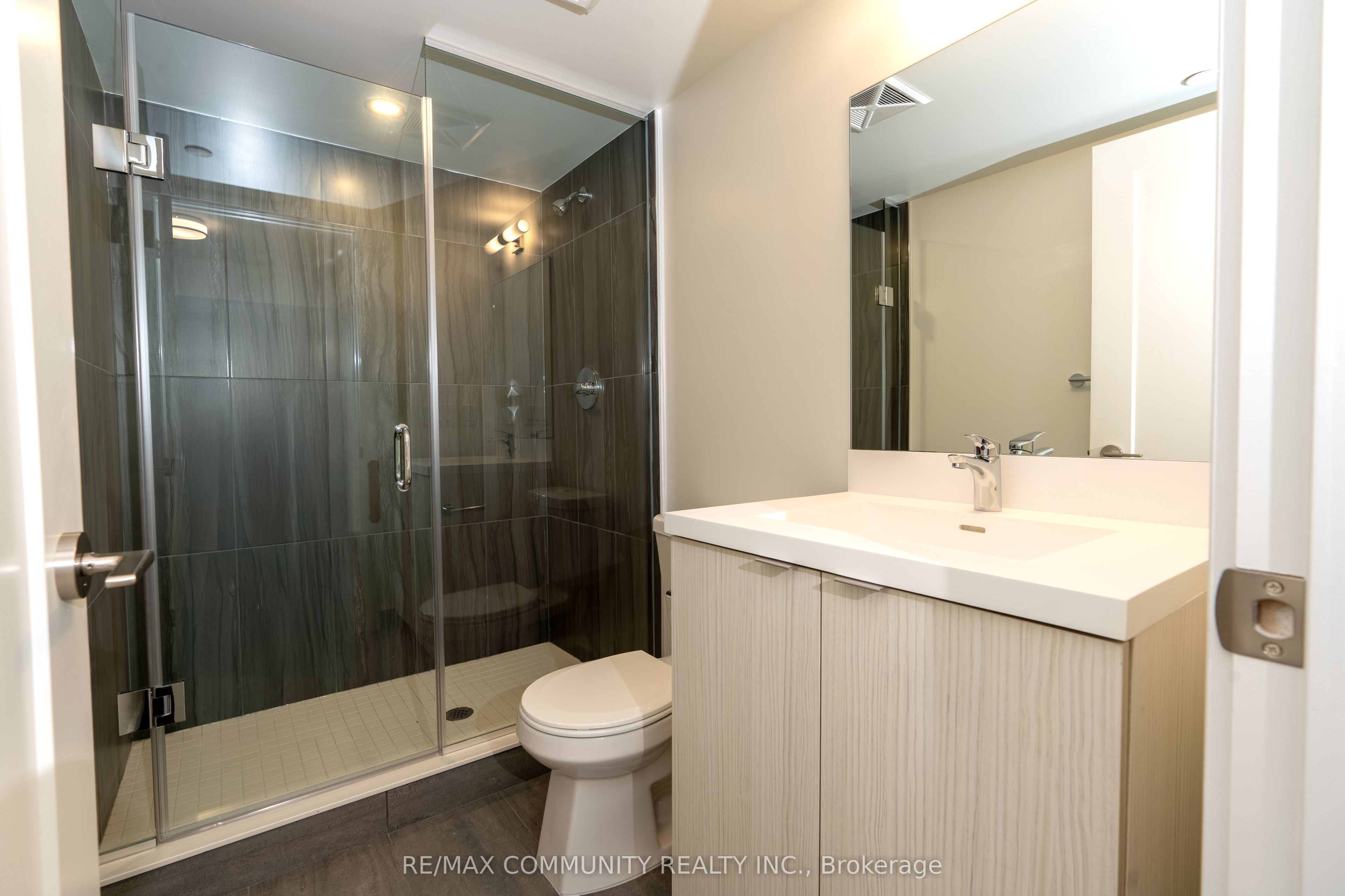 MLS #W12401466 image #8