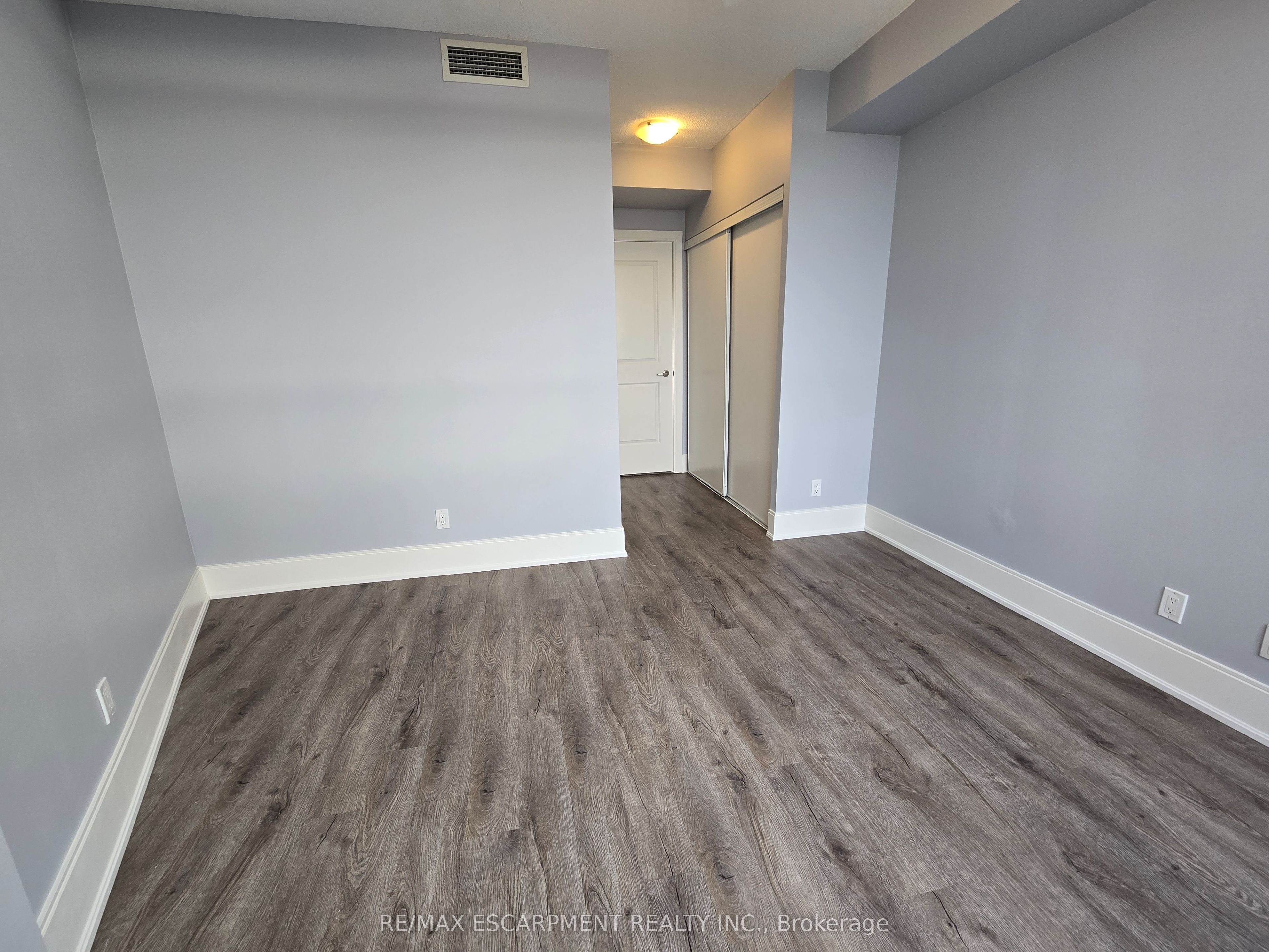 MLS #W12401549 image #16