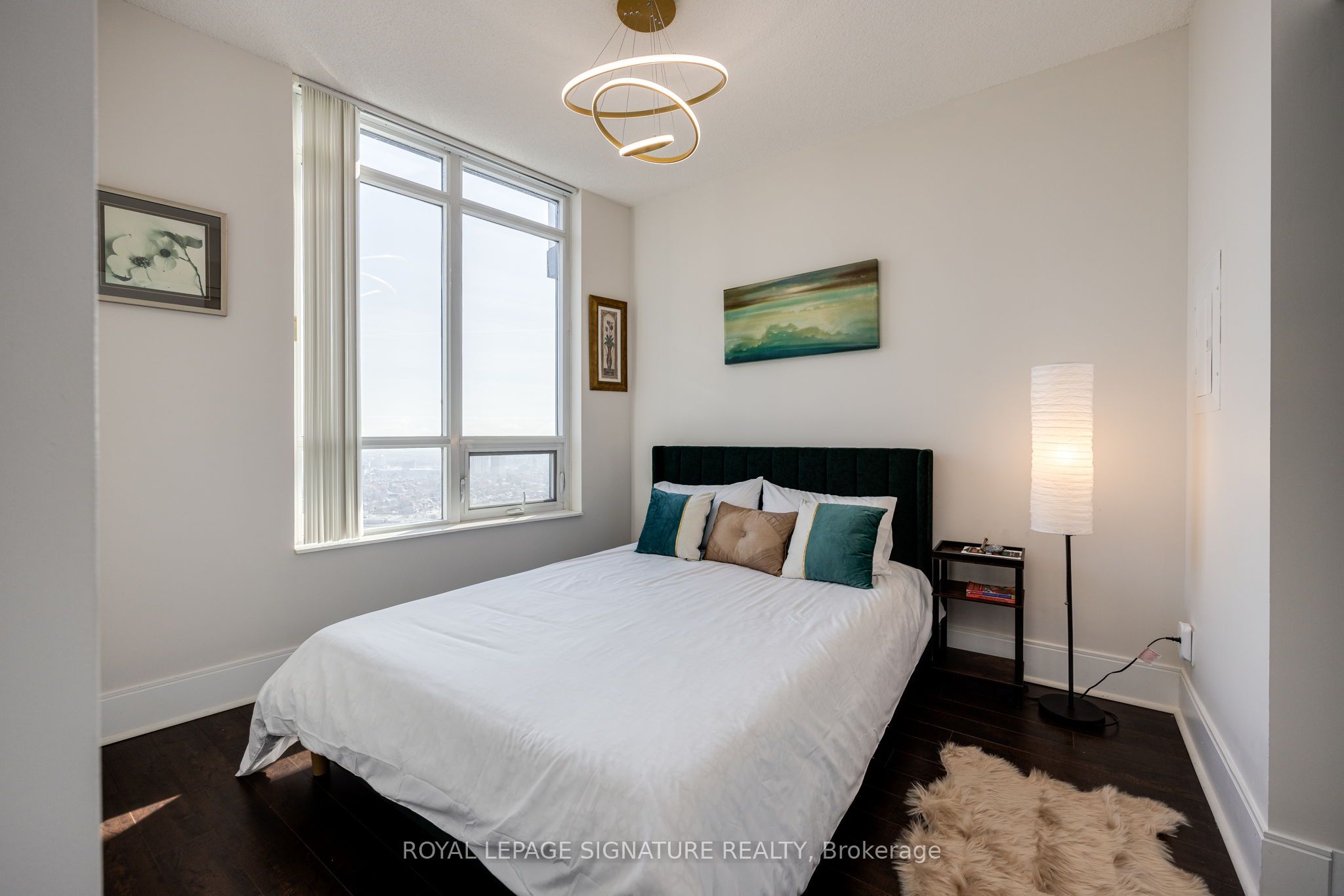 MLS #W12401645 image #13