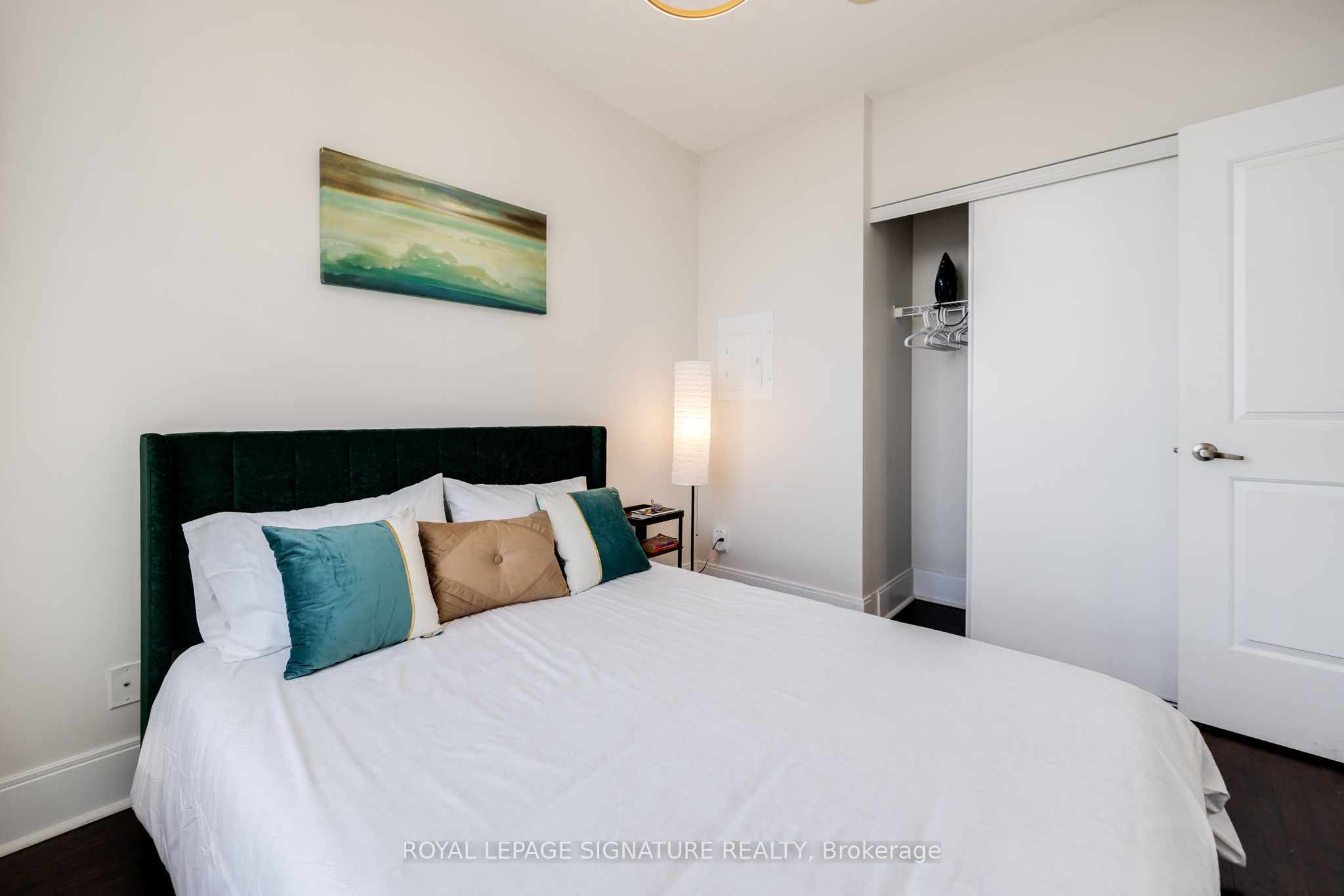 MLS #W12401645 image #14