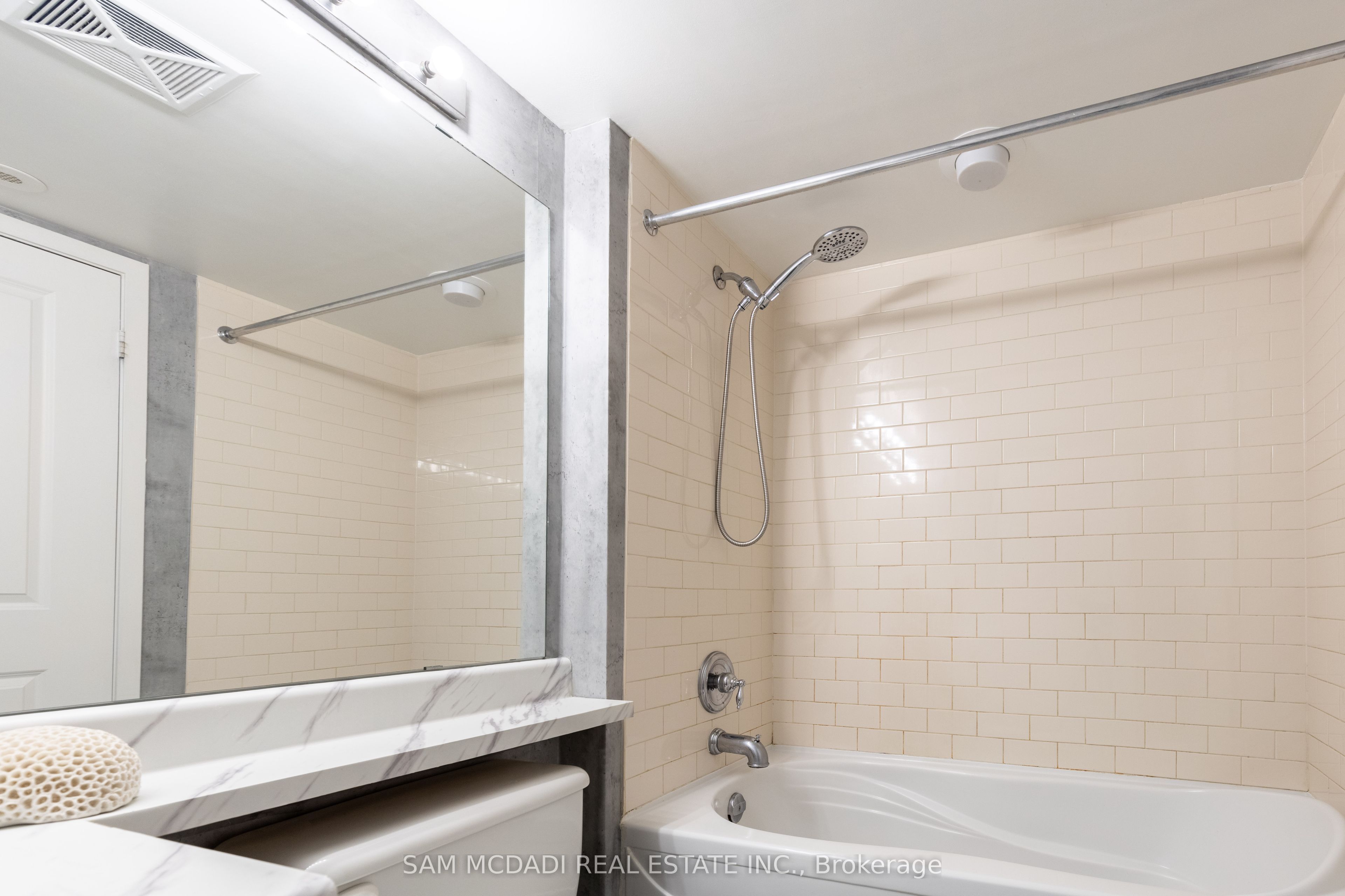 MLS #W12402337 image #10