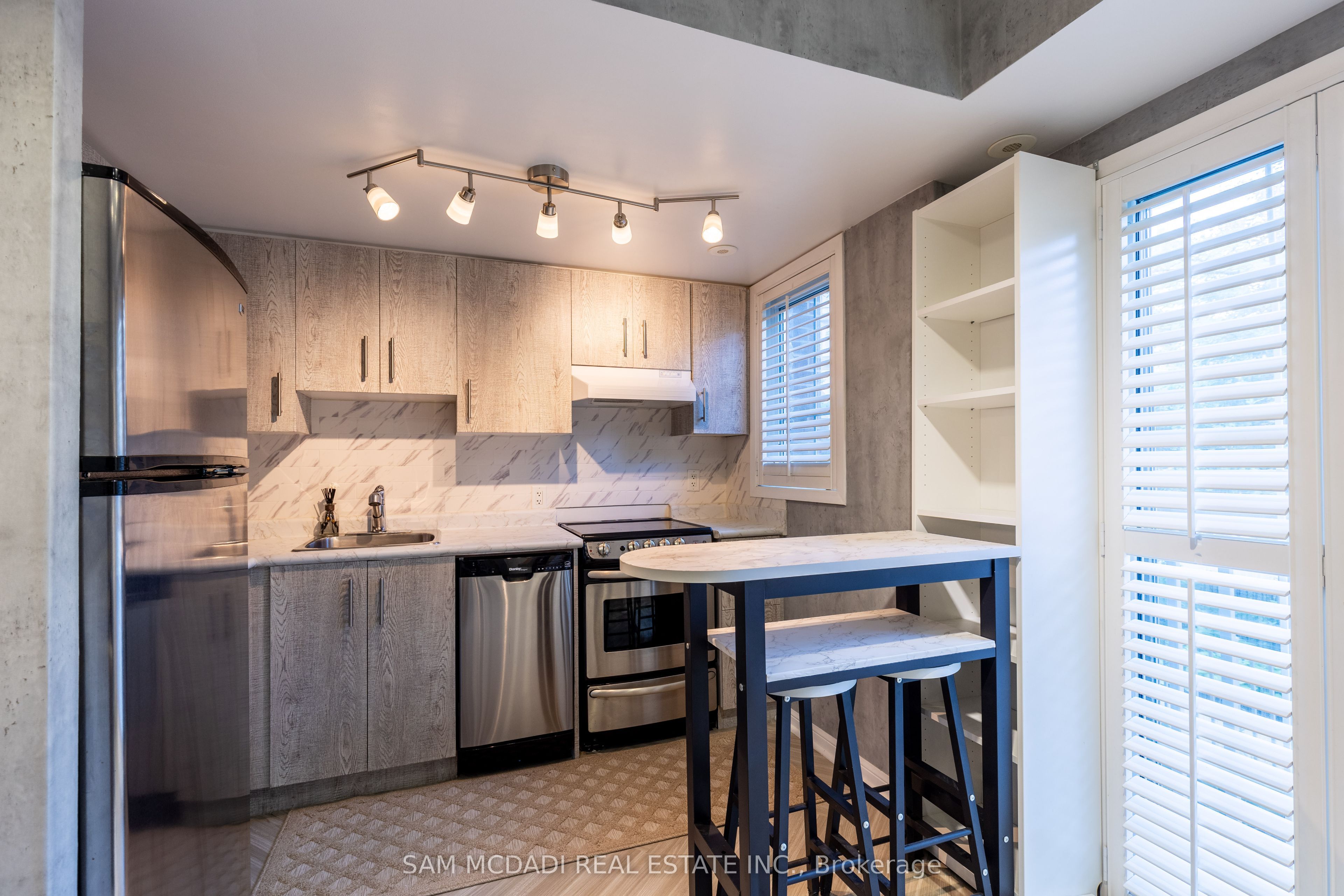 MLS #W12402337 image #3