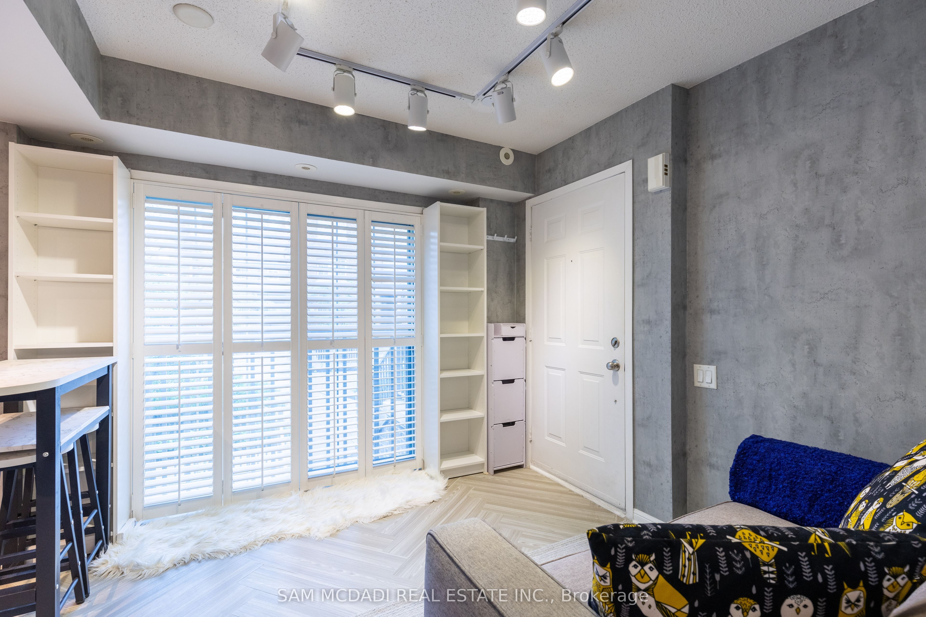 MLS #W12402337 image #6