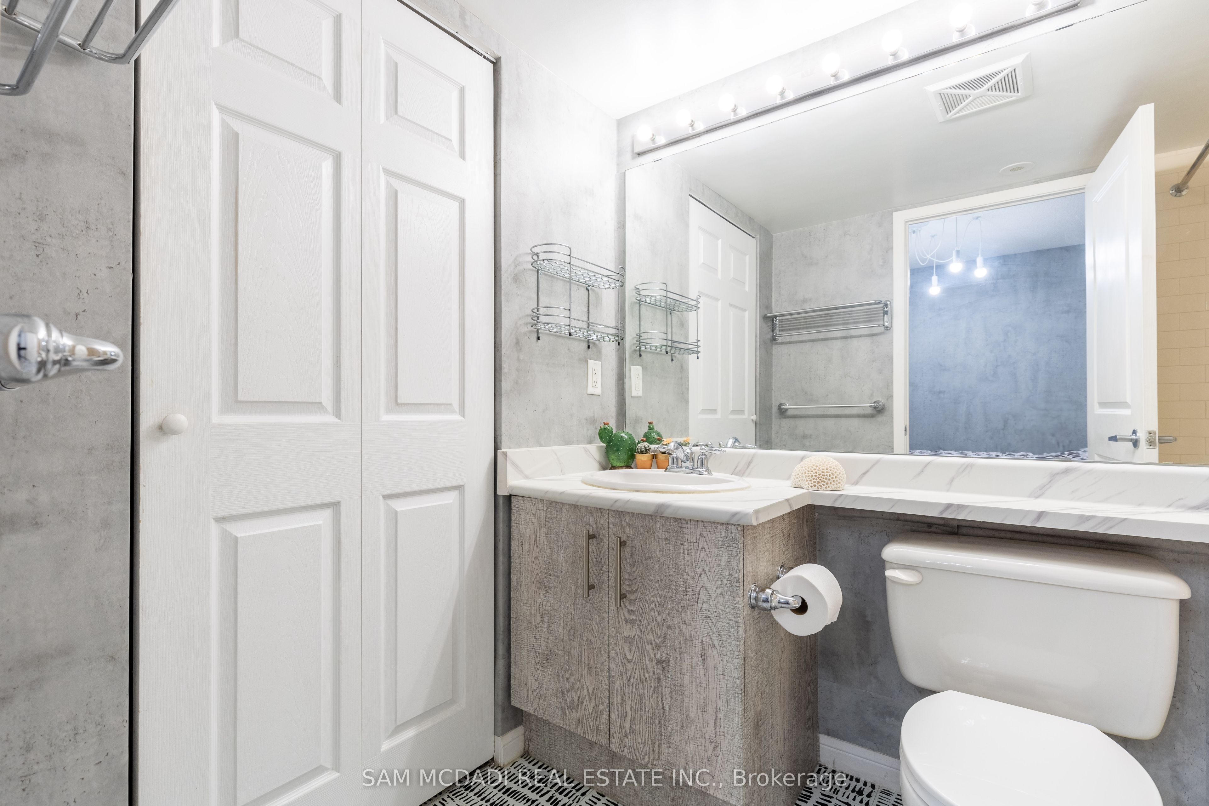 MLS #W12402337 image #9