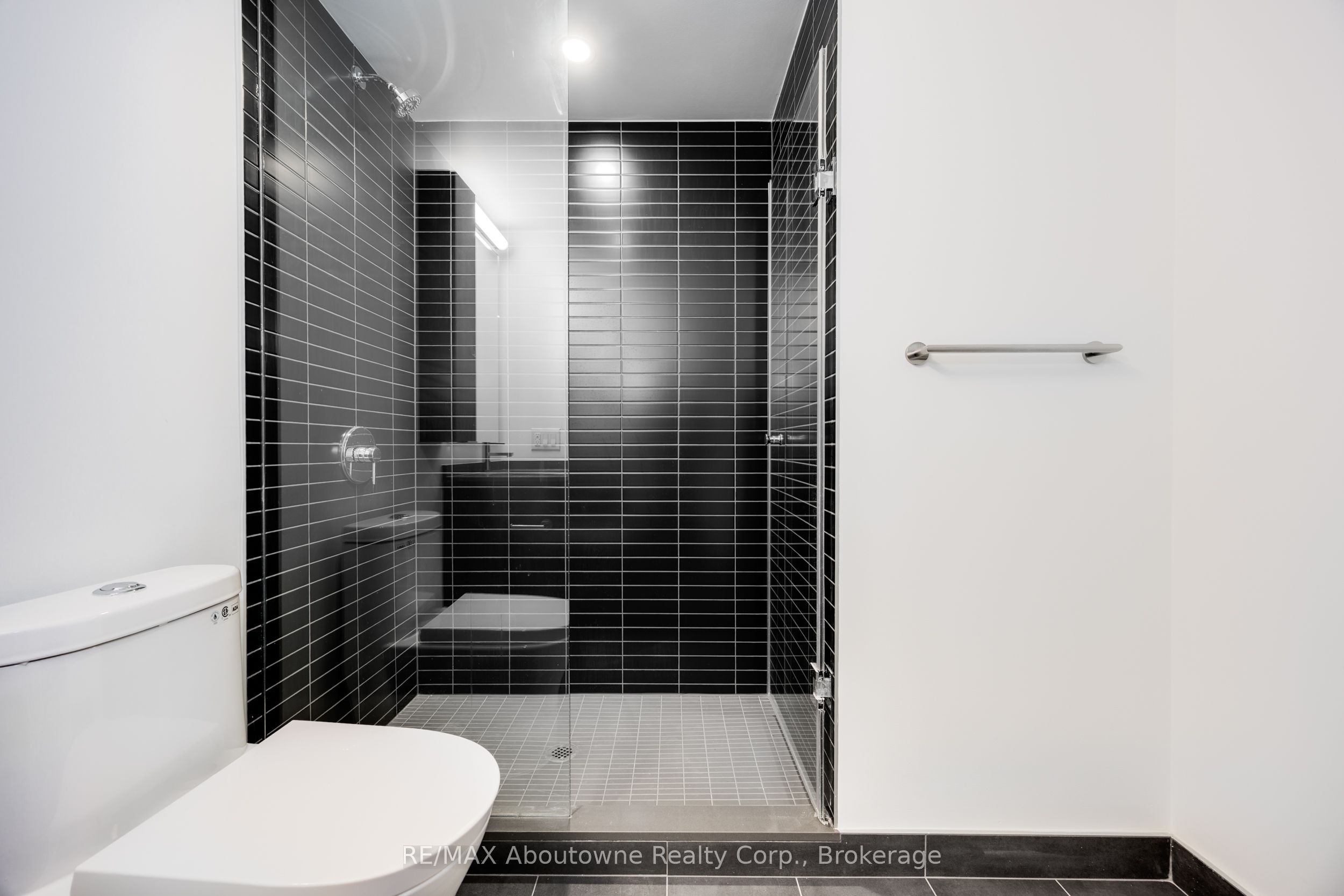 MLS #W12402444 image #14