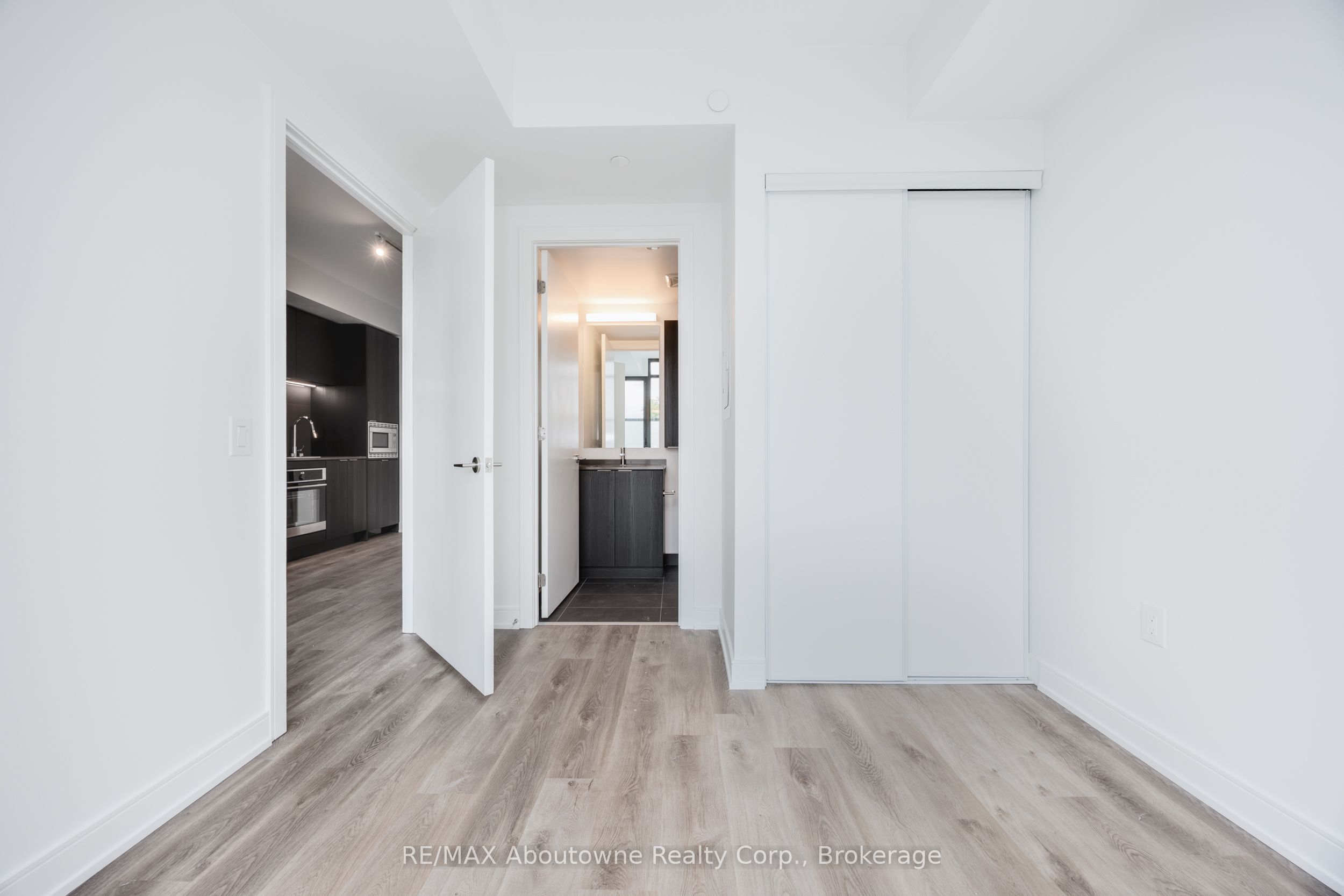 MLS #W12402444 image #16