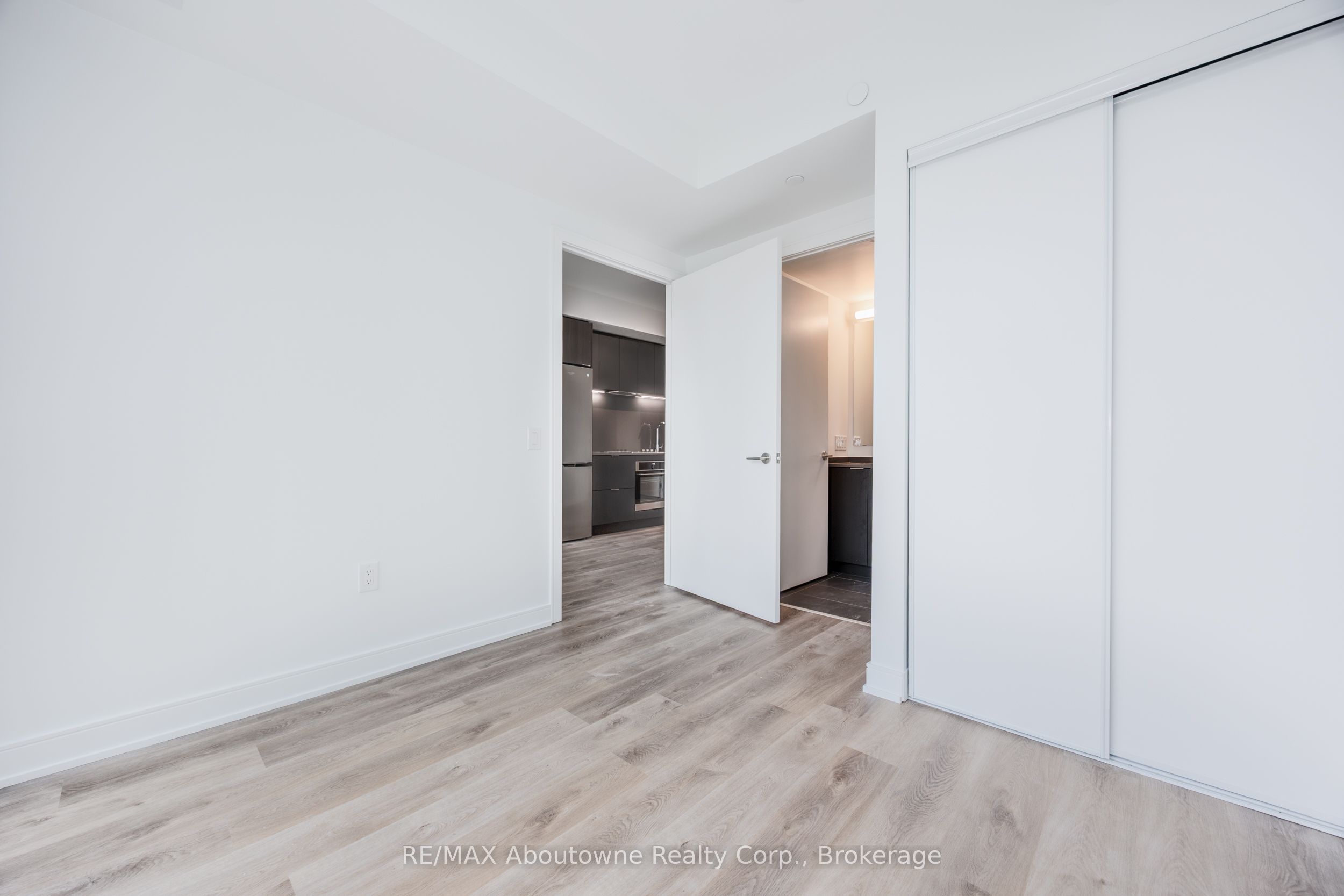 MLS #W12402444 image #17