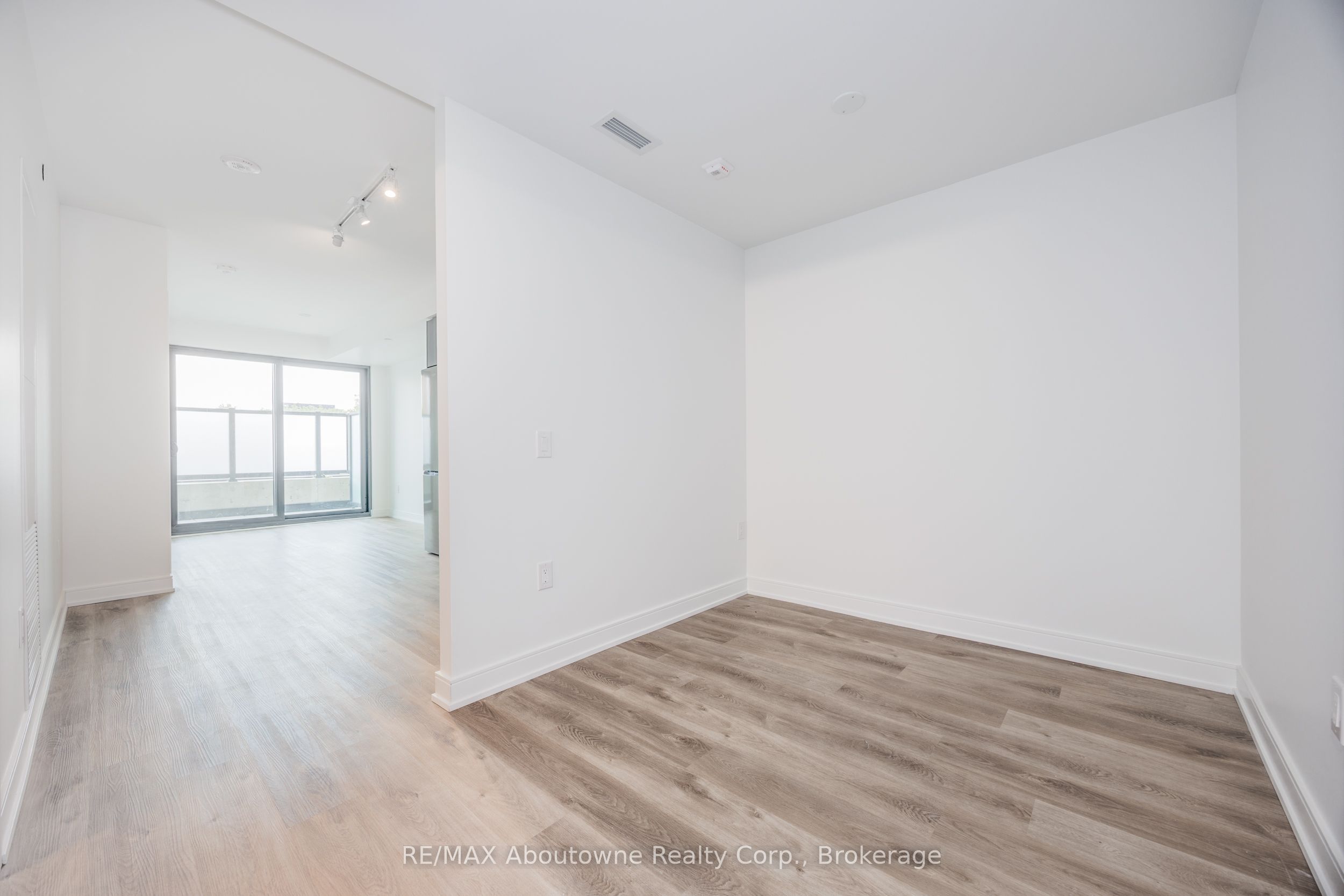 MLS #W12402444 image #5