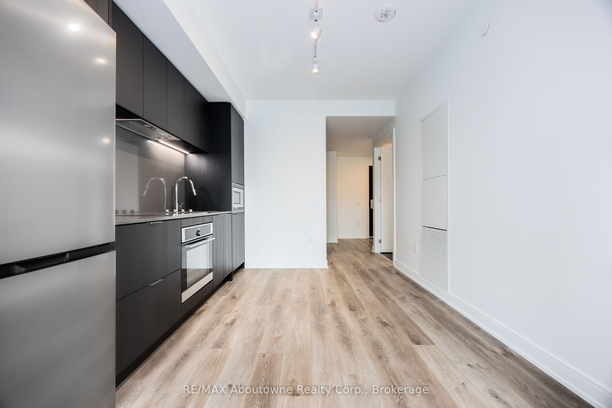 MLS #W12402444 image #8