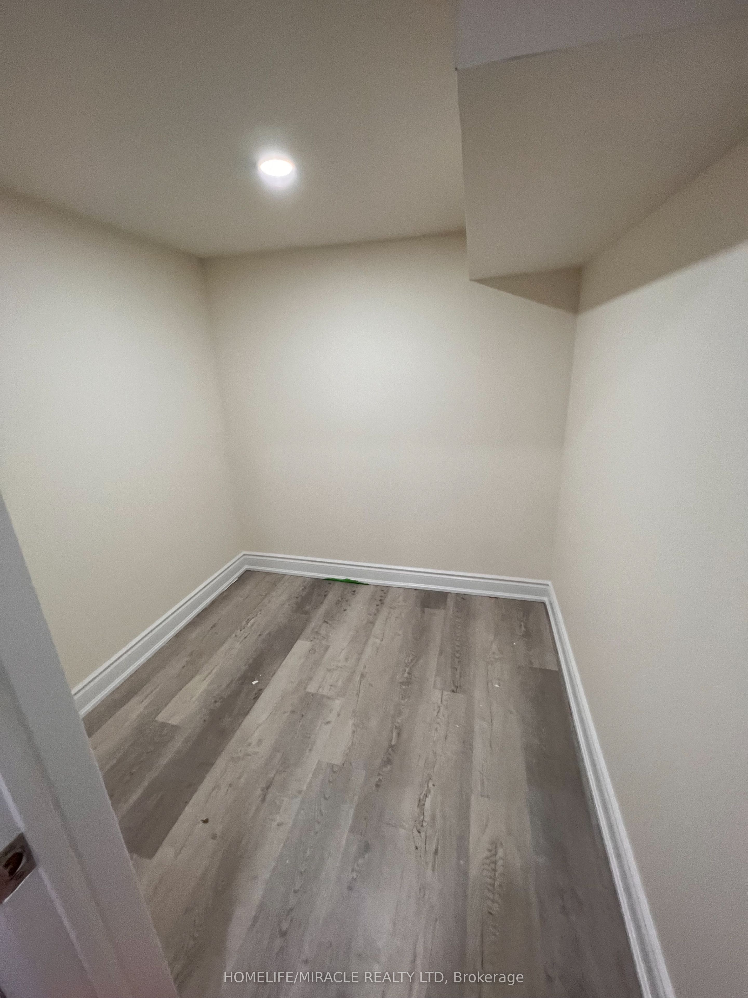 MLS #W12402884 image #8