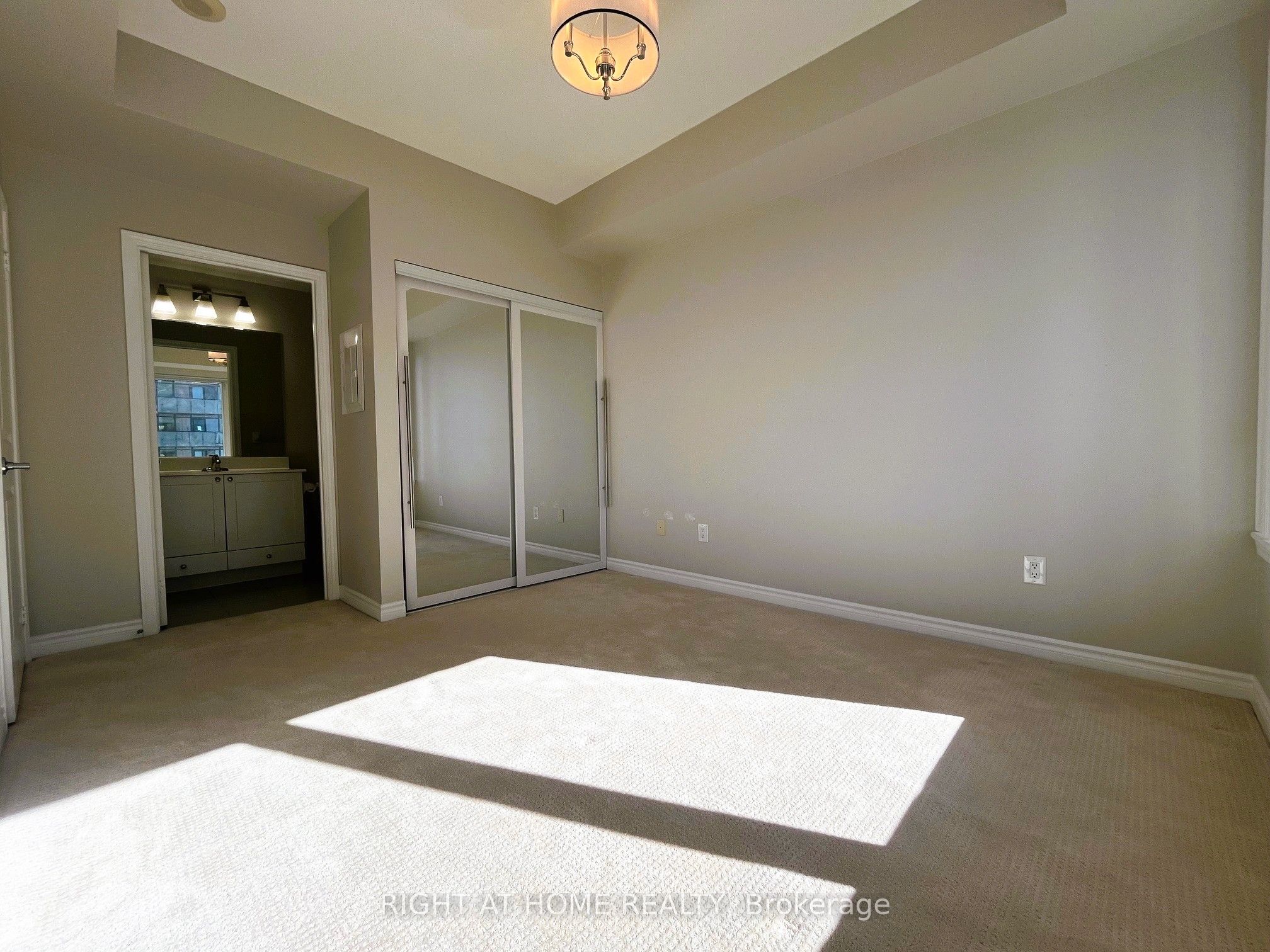 MLS #W12402904 image #11