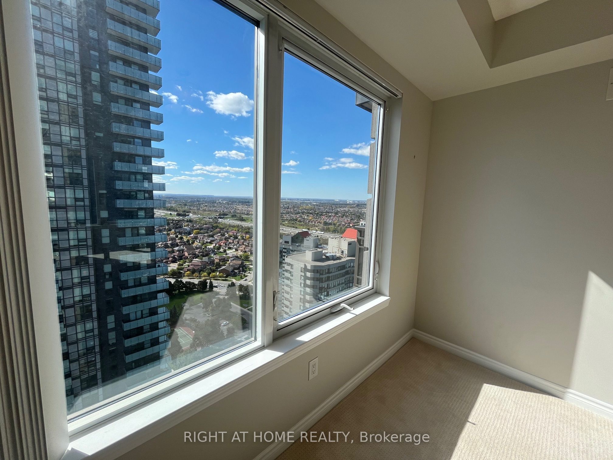 MLS #W12402904 image #12