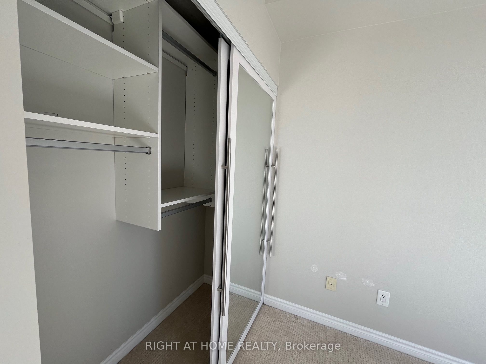 MLS #W12402904 image #13