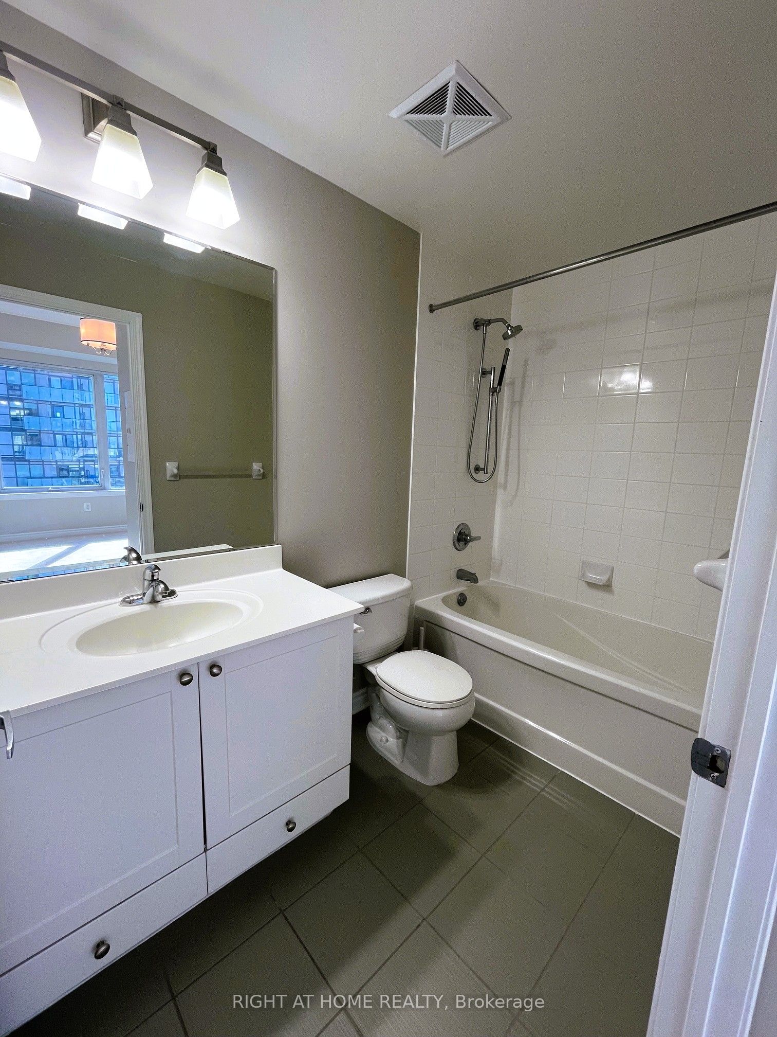 MLS #W12402904 image #14