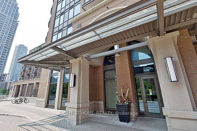 MLS #W12402904 image #17