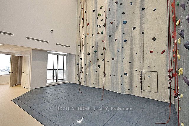 MLS #W12402904 image #23