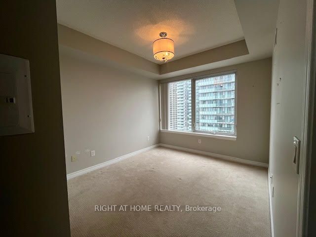 MLS #W12402904 image #9