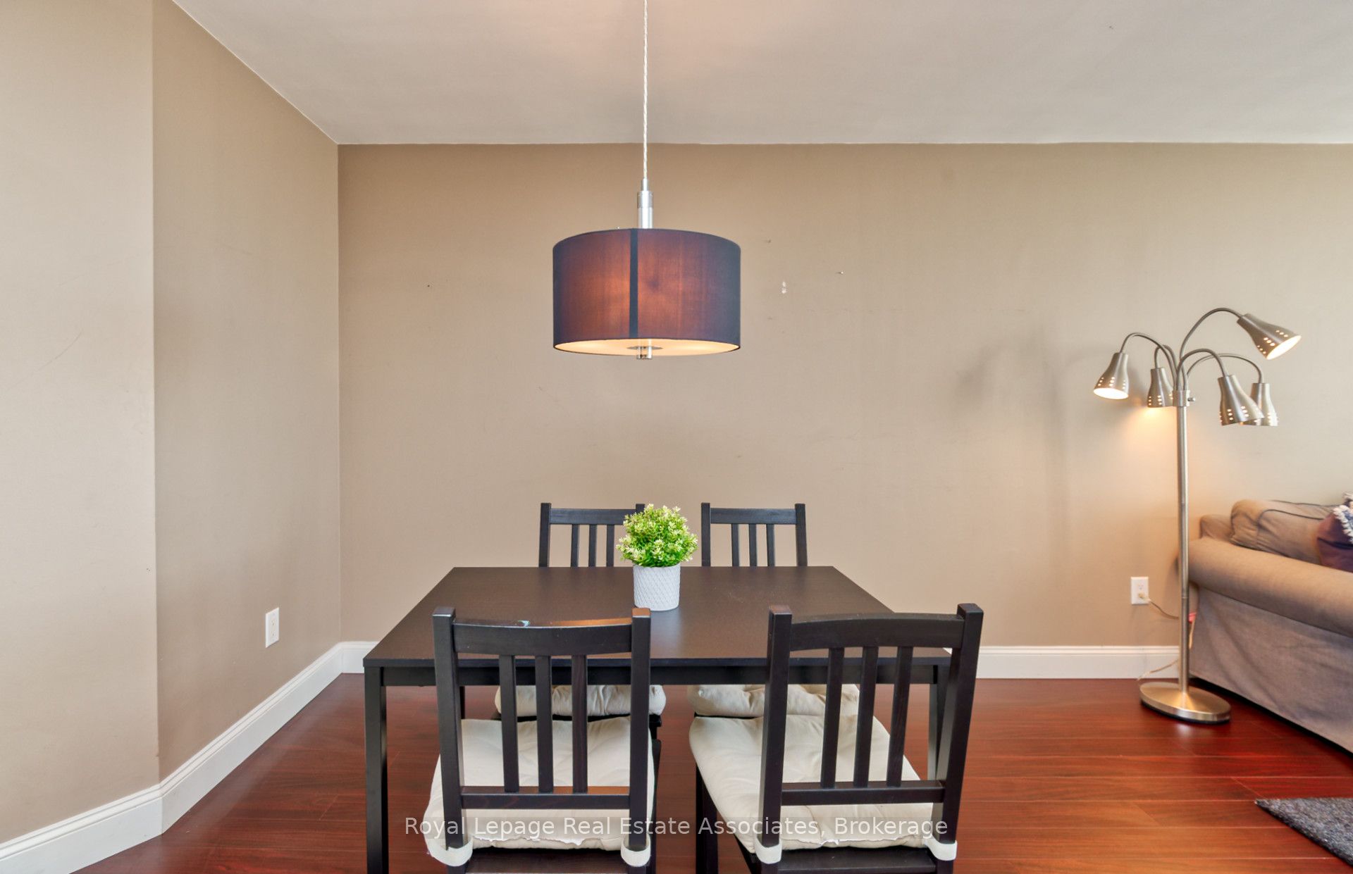 MLS #W12403059 image #10