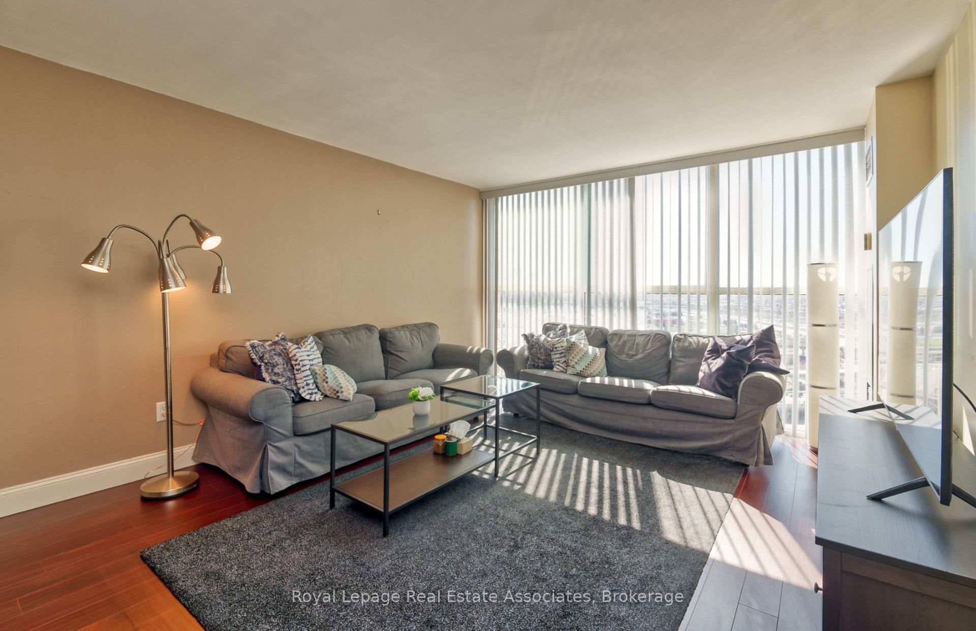 MLS #W12403059 image #11