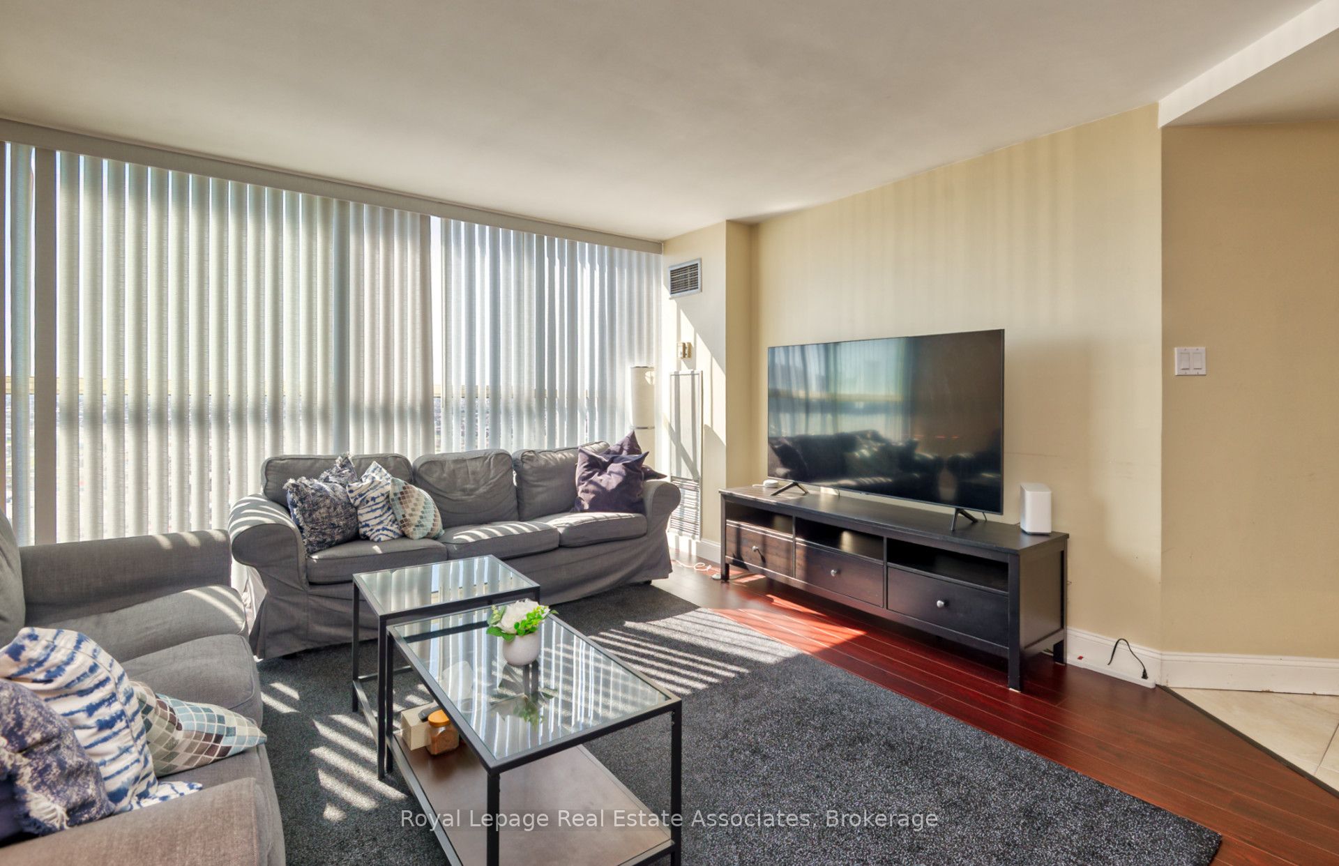 MLS #W12403059 image #13