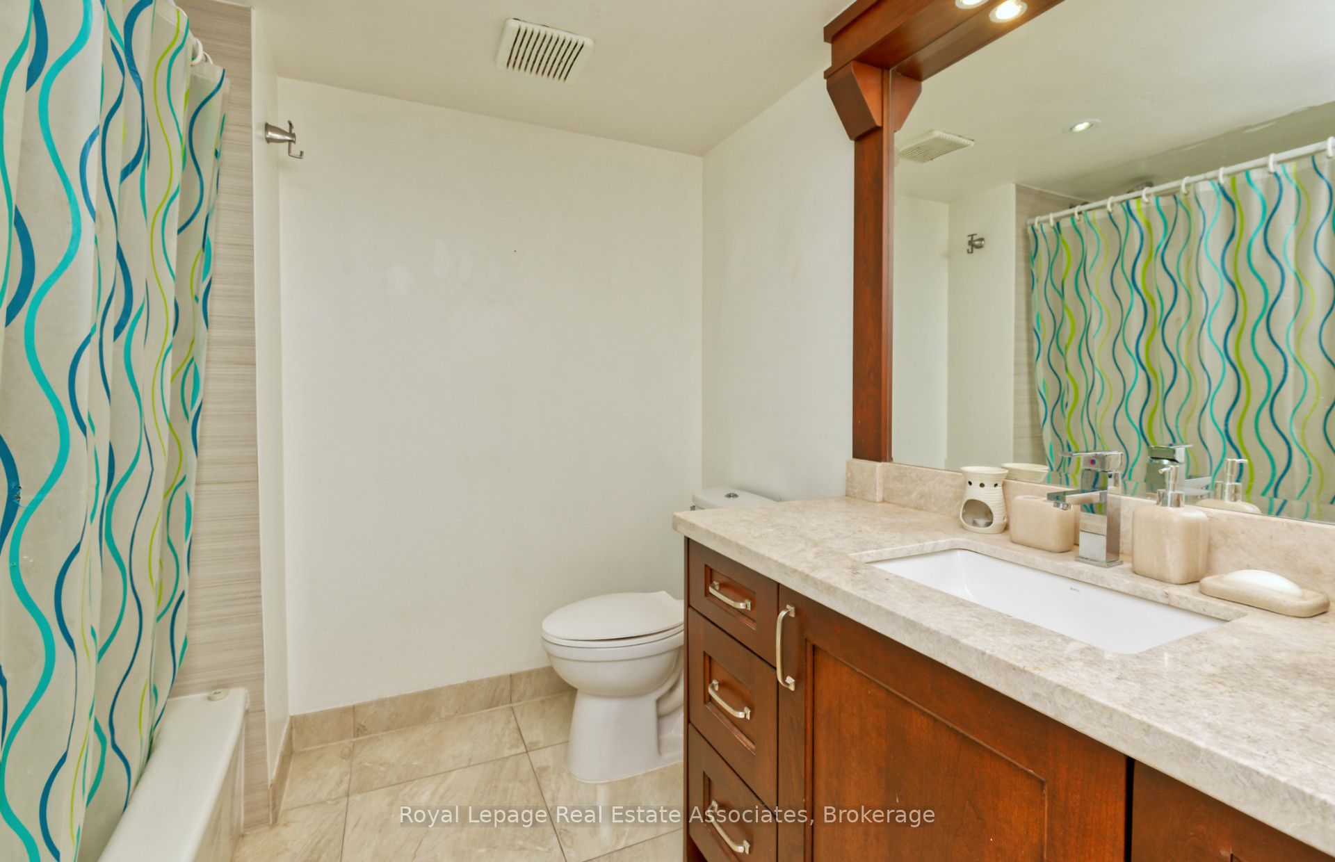 MLS #W12403059 image #17