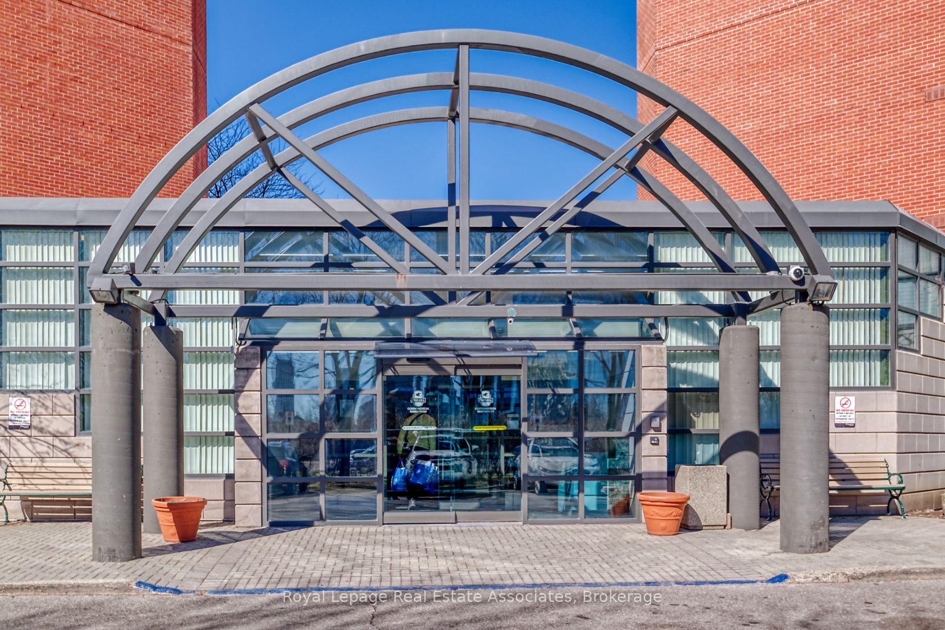 MLS #W12403059 image #2