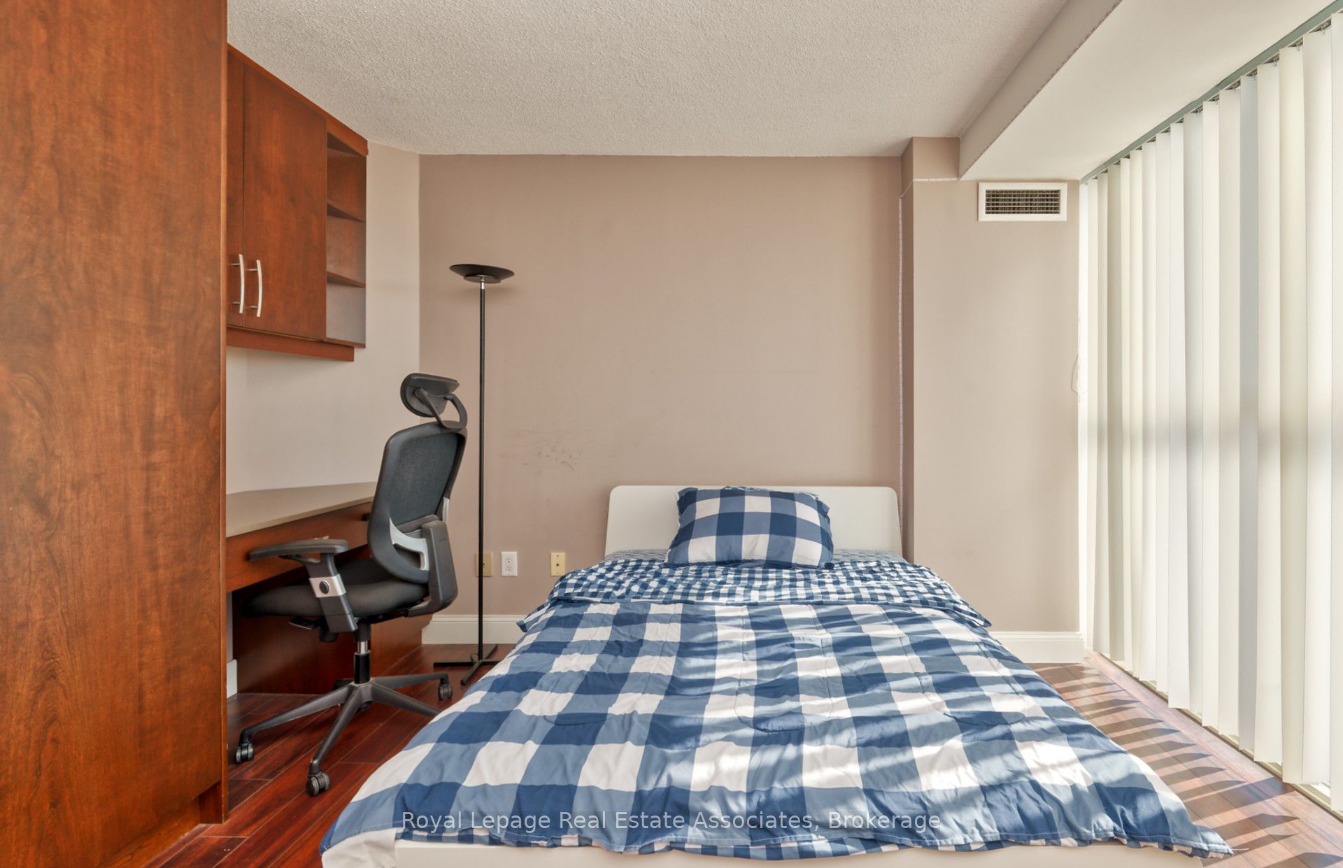 MLS #W12403059 image #24