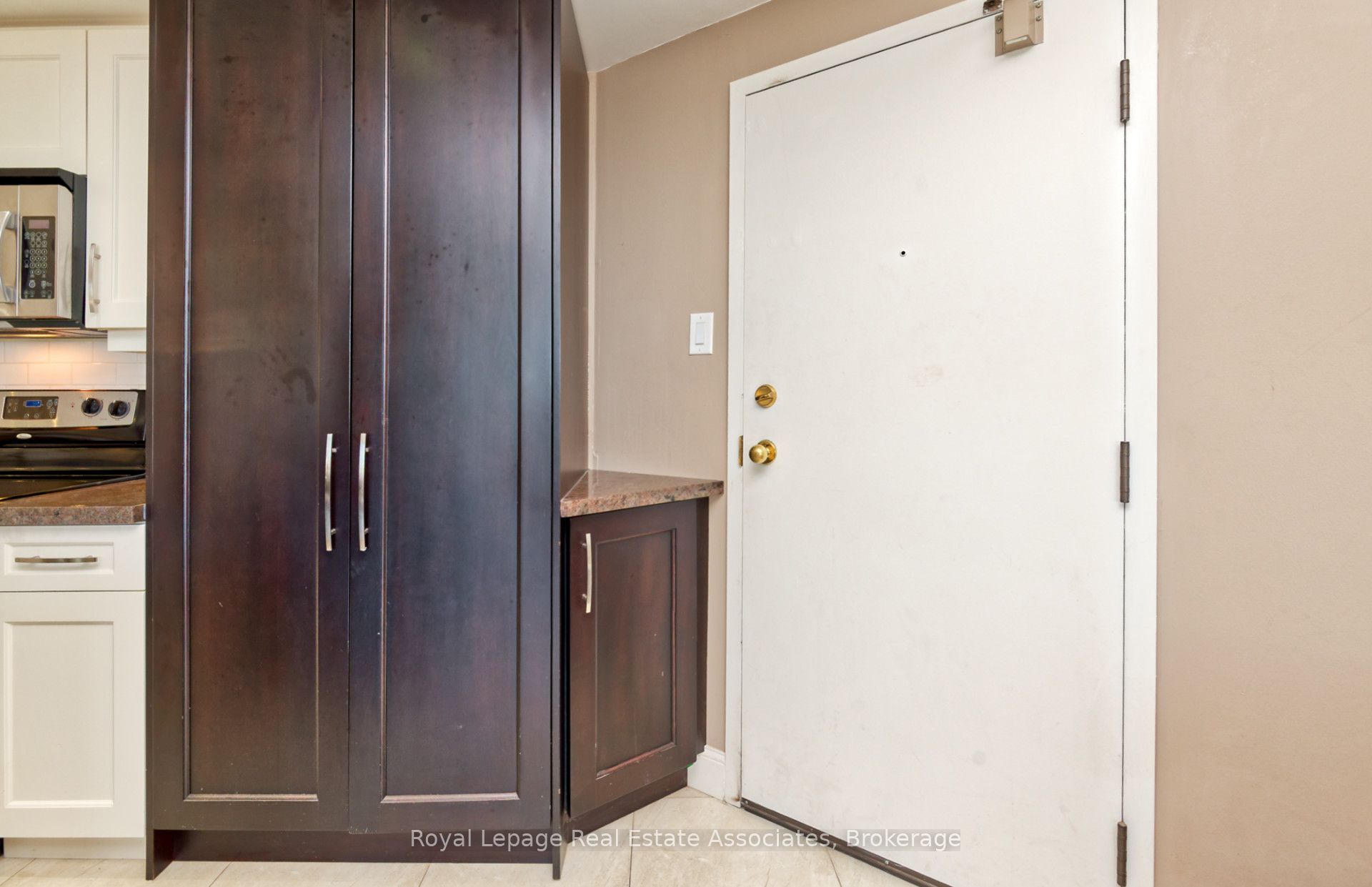 MLS #W12403059 image #4