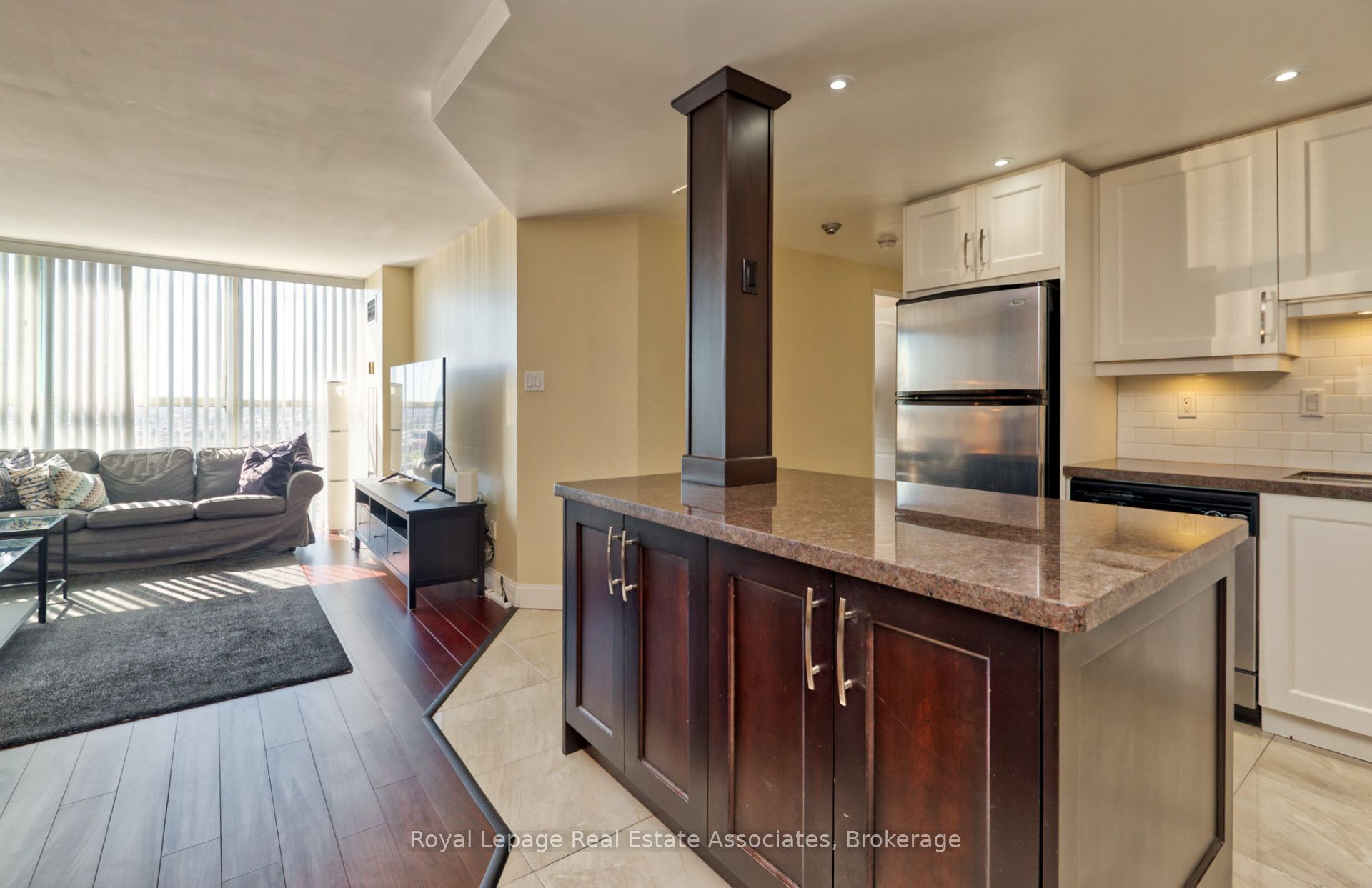 MLS #W12403059 image #5